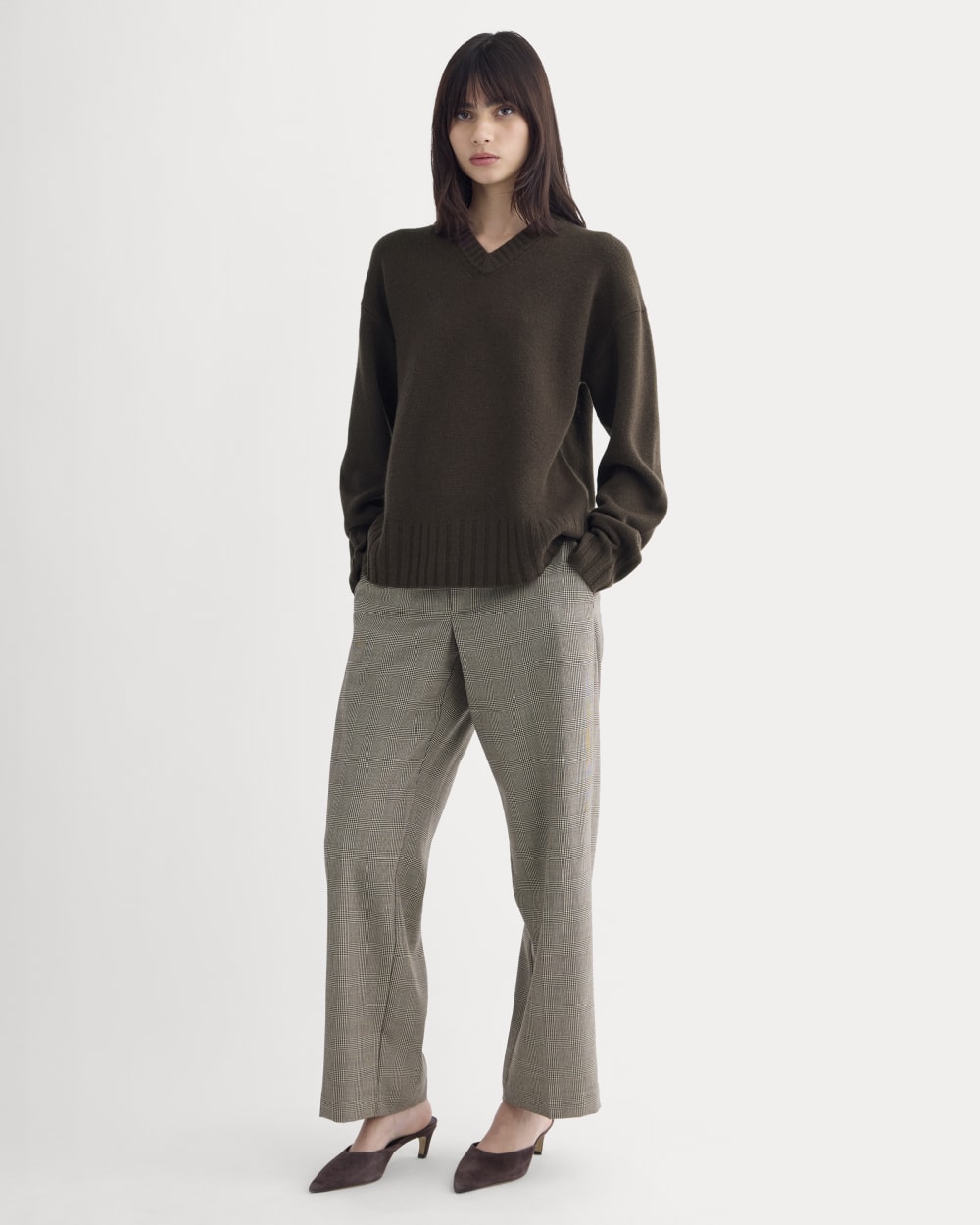 V-Neck Sweater in Extrafine Luxe Merino | Coffee Bean