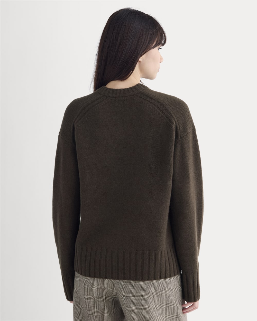 V-Neck Sweater in Extrafine Luxe Merino | Coffee Bean