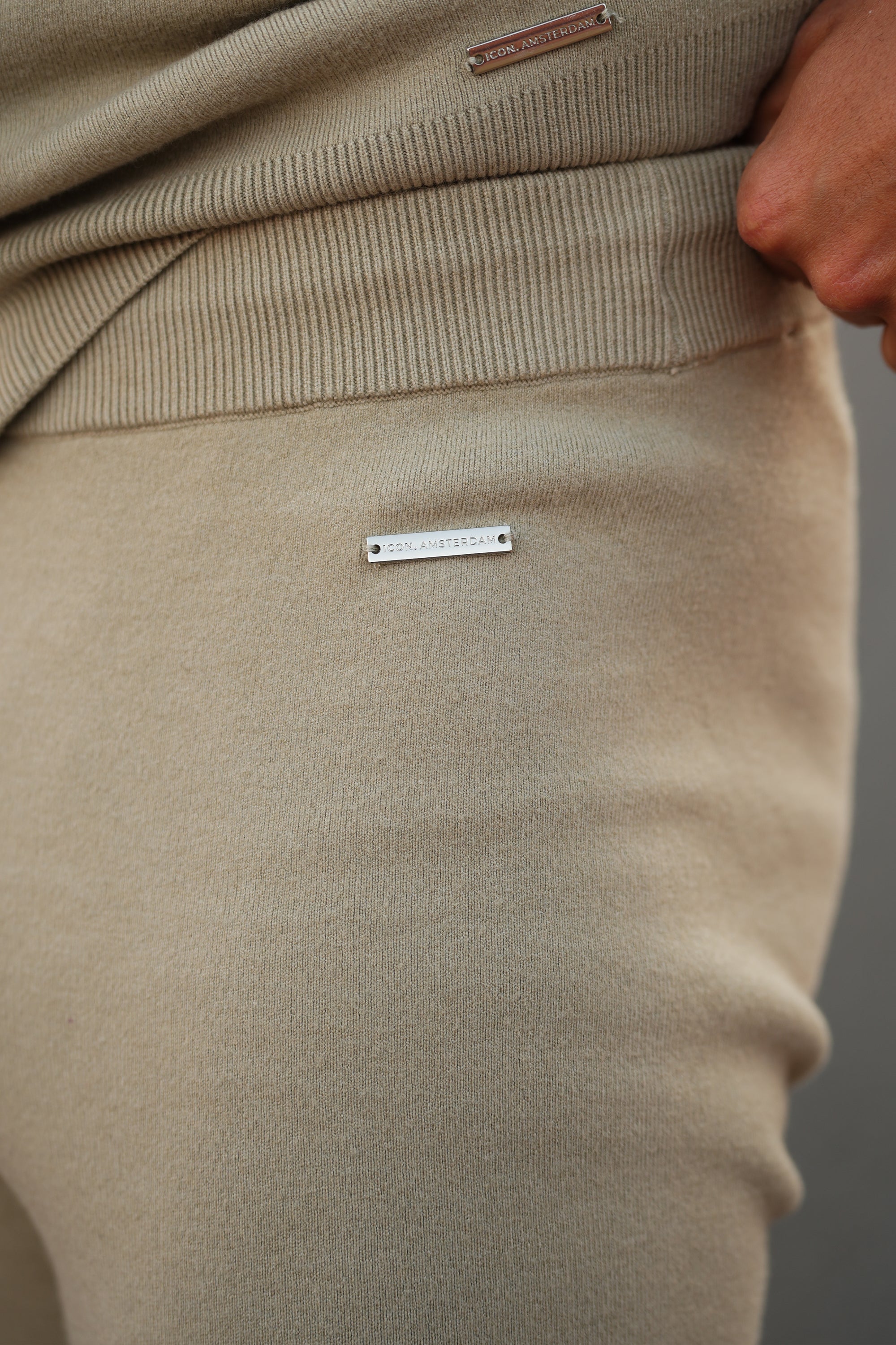 ZARVI ELITE CASHMERE JOGGER