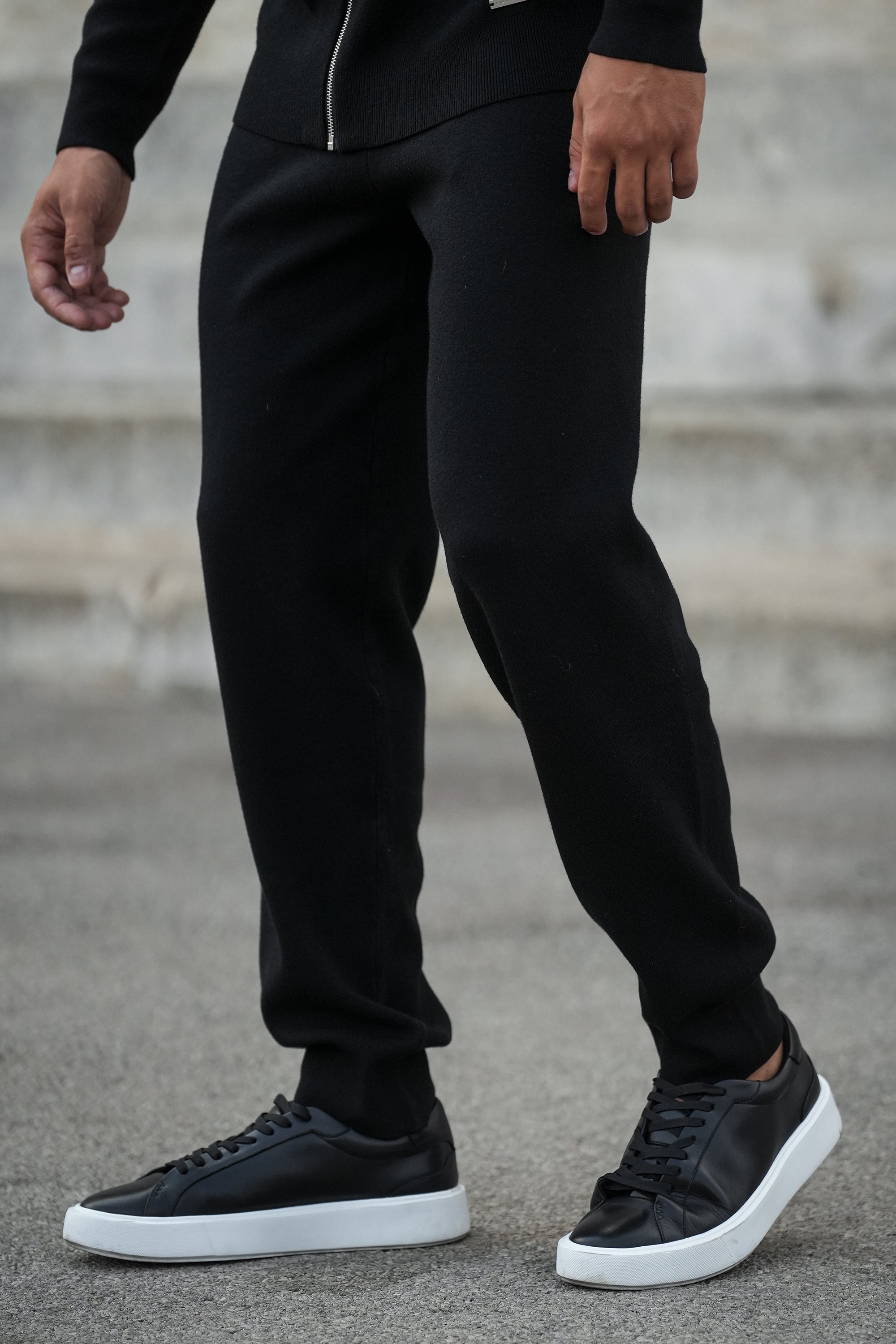 ZARVI ELITE CASHMERE JOGGER