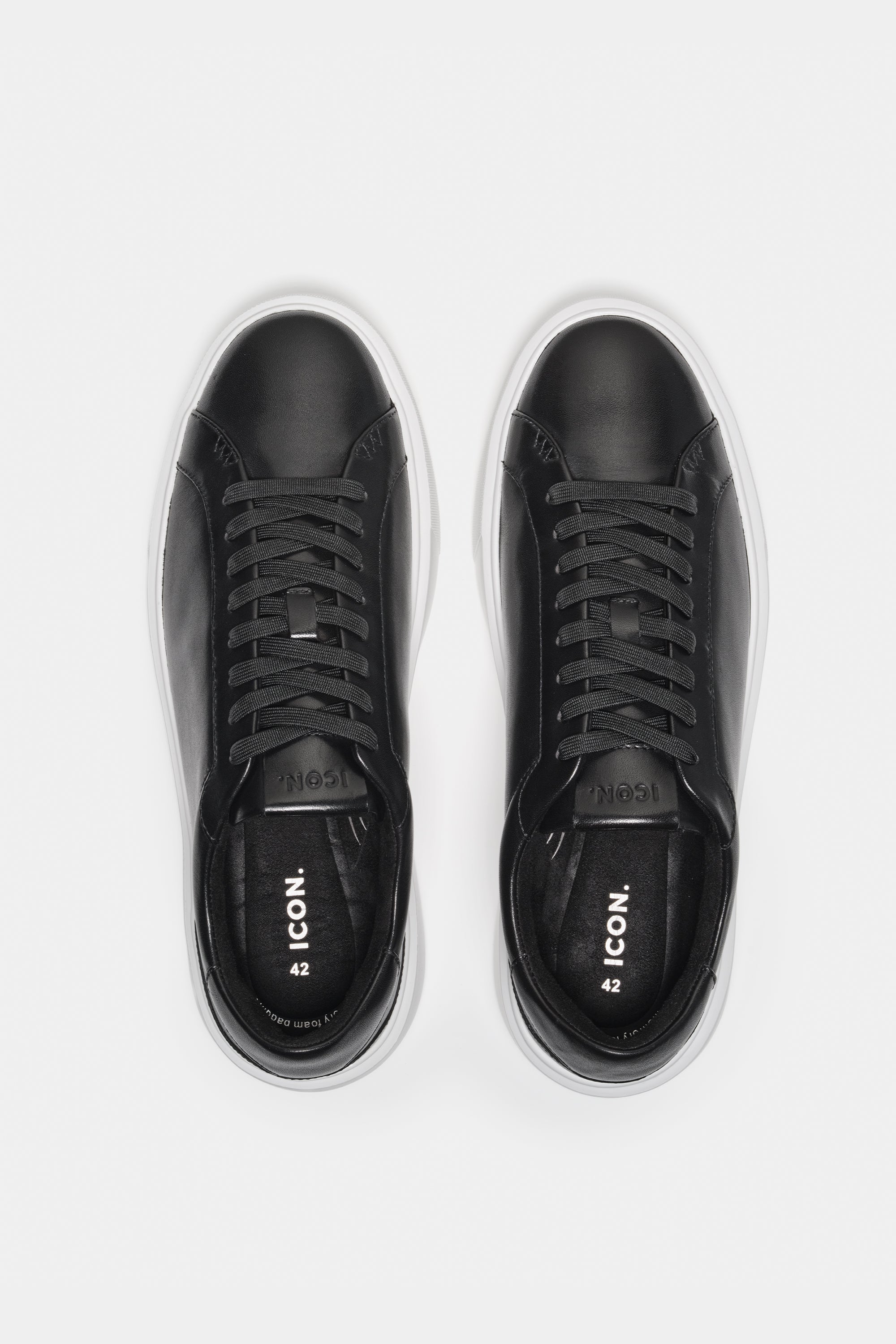 THE CLASSIC LEATHER TRAINER