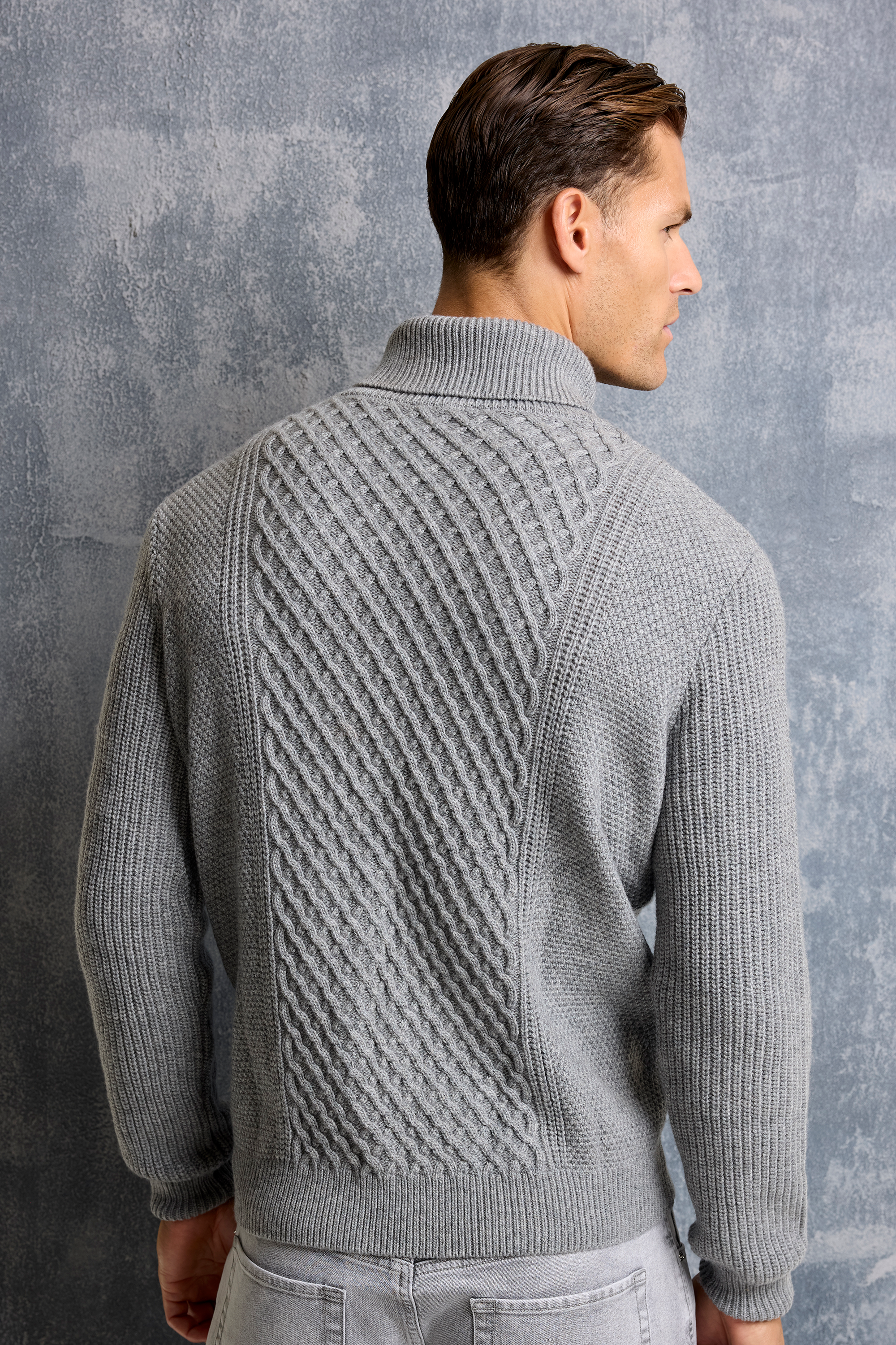 ZARVI NICO CABLE TURTLENECK