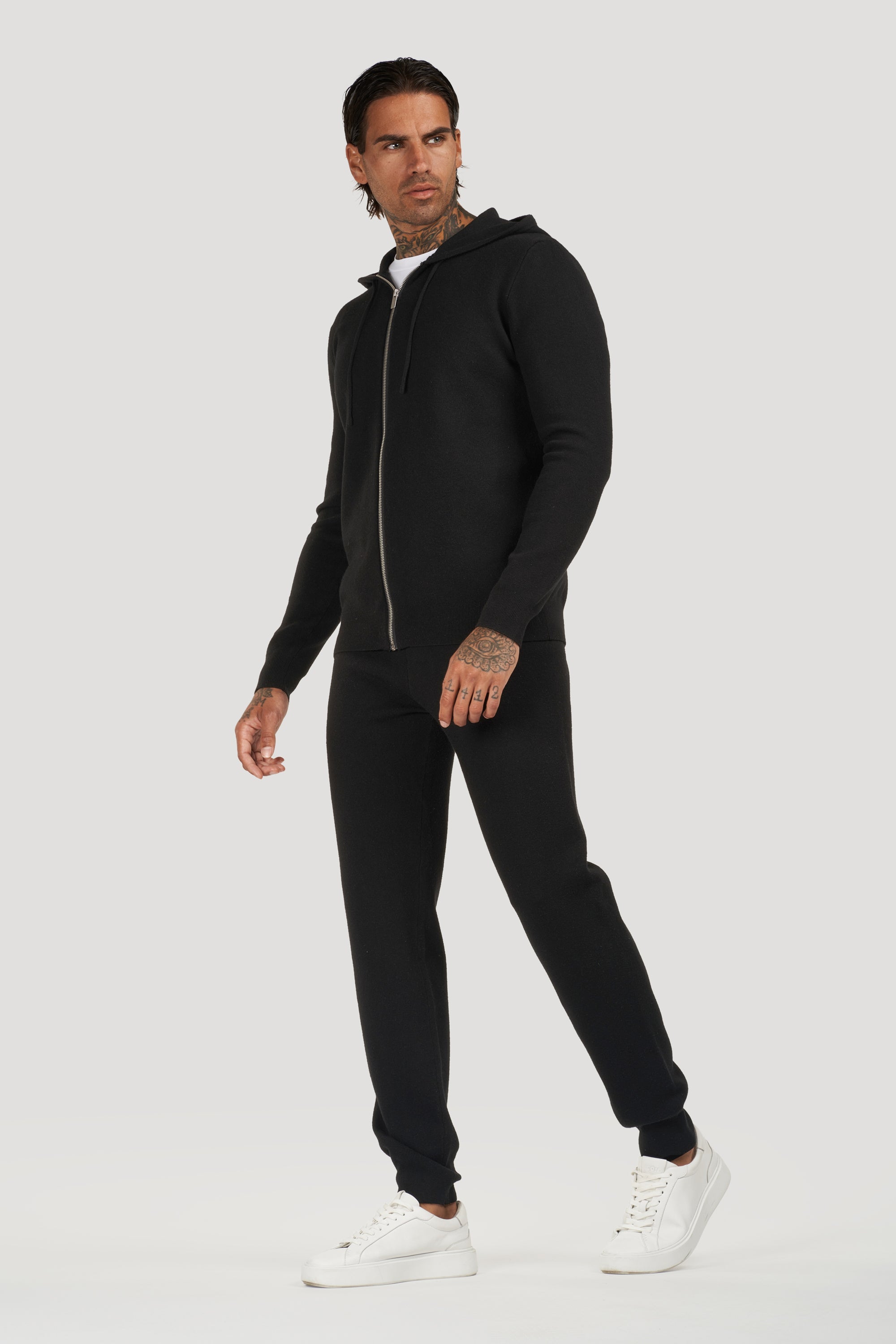 ZARVI ELITE CASHMERE JOGGER
