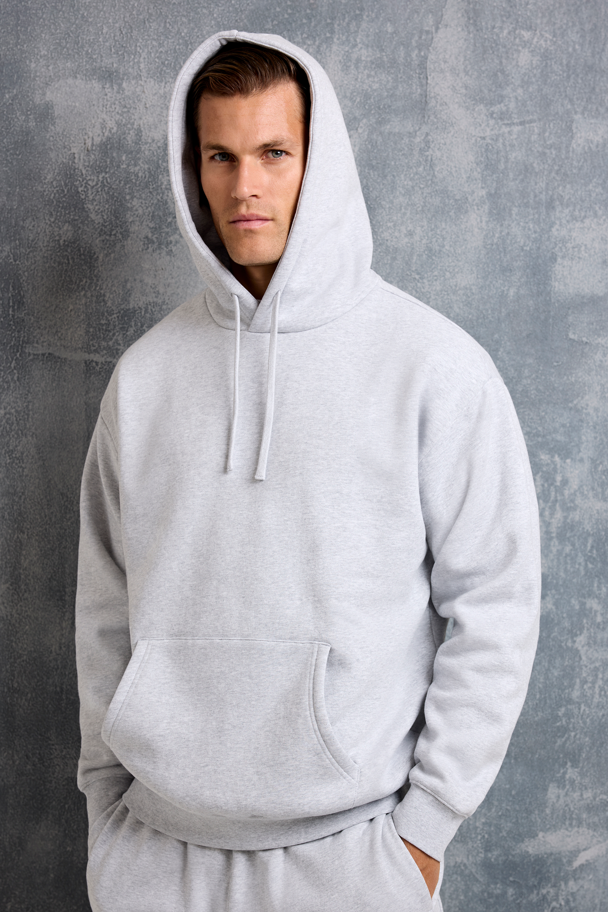 ZARVI MILAN OVERSIZED HOODIE