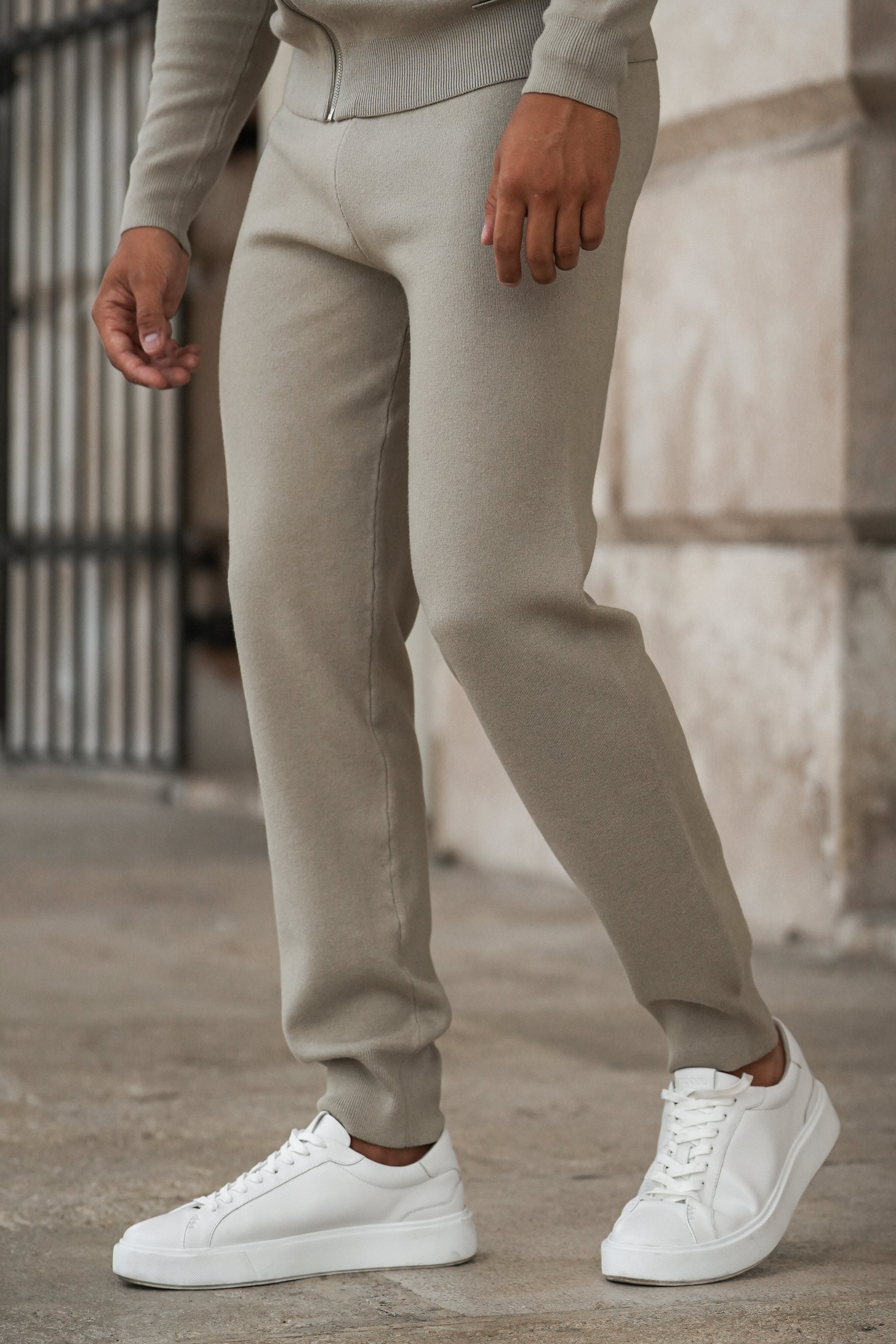 ZARVI ELITE CASHMERE JOGGER