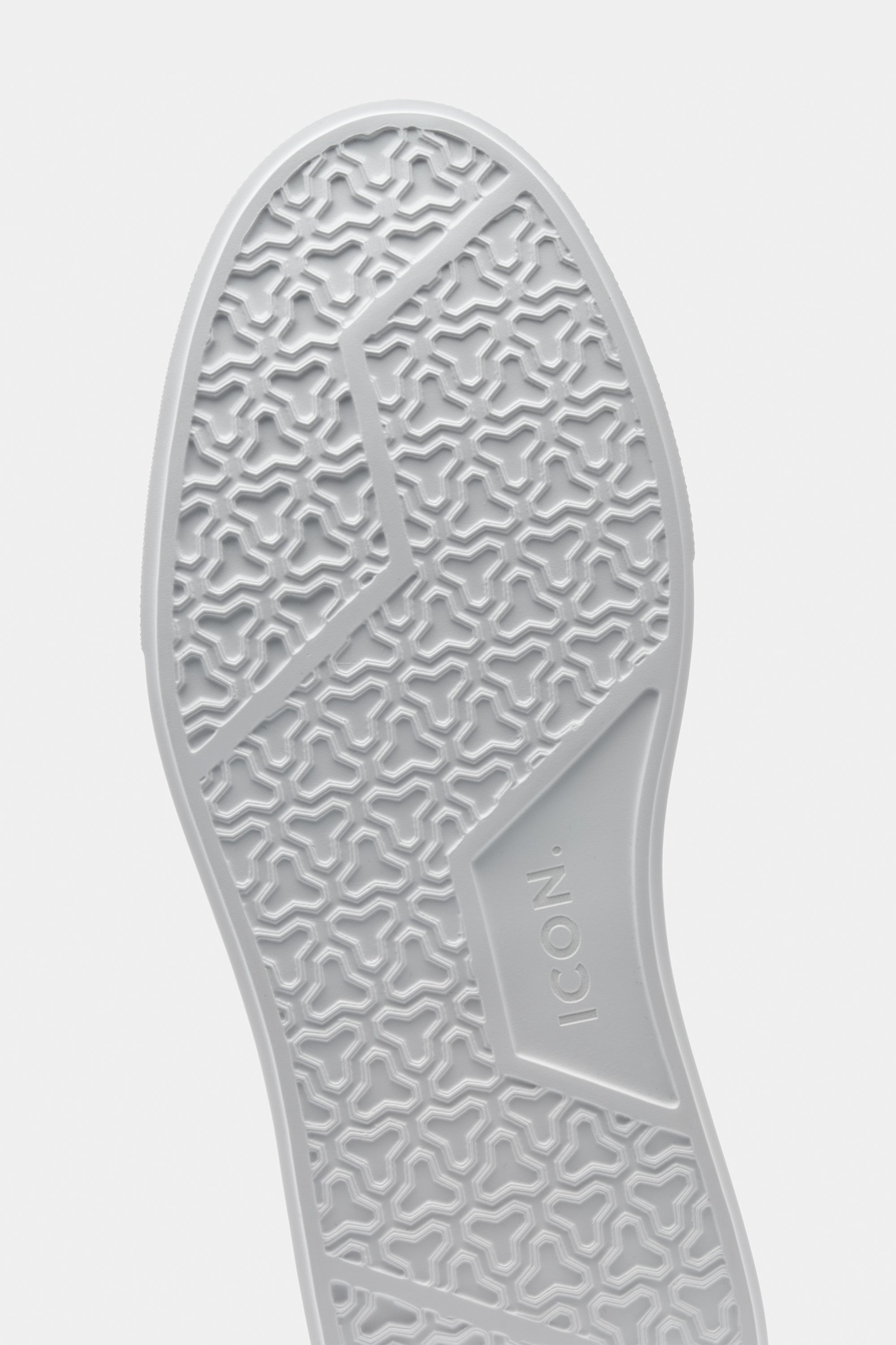 THE CLASSIC LEATHER TRAINER