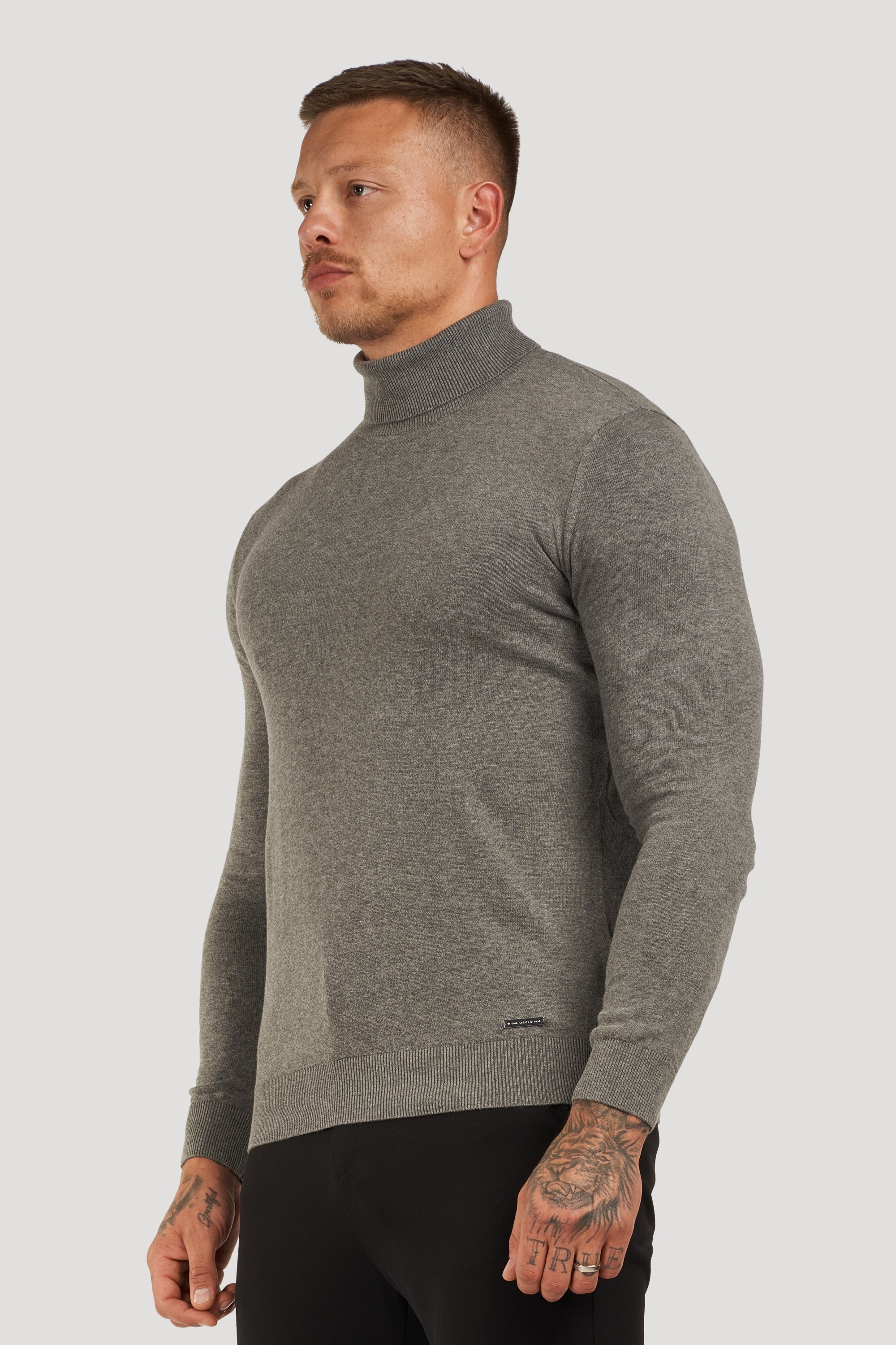 ZARVI ARTURO TURTLENECK