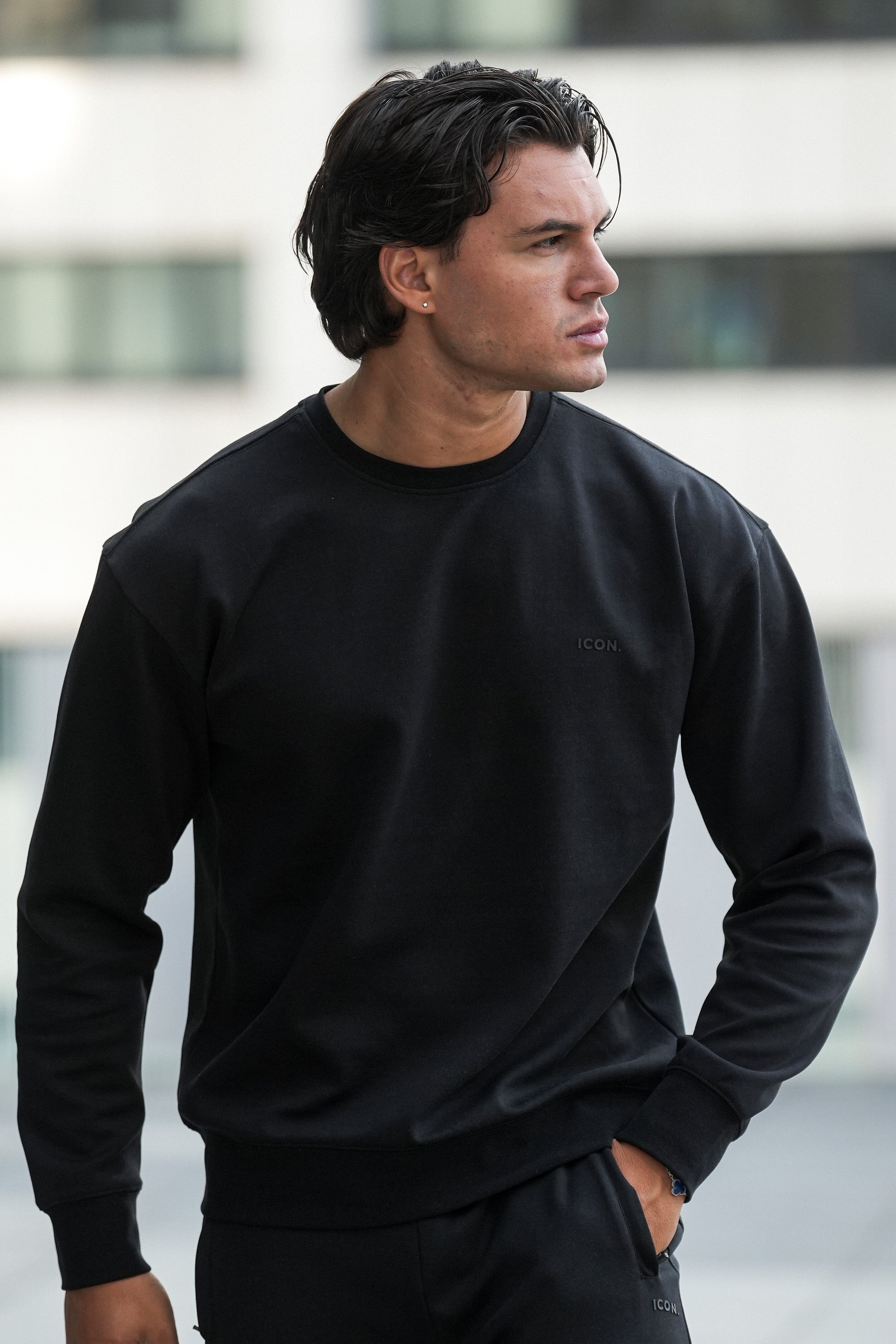 ZARVI RELAXED CREWNECK SWEATER