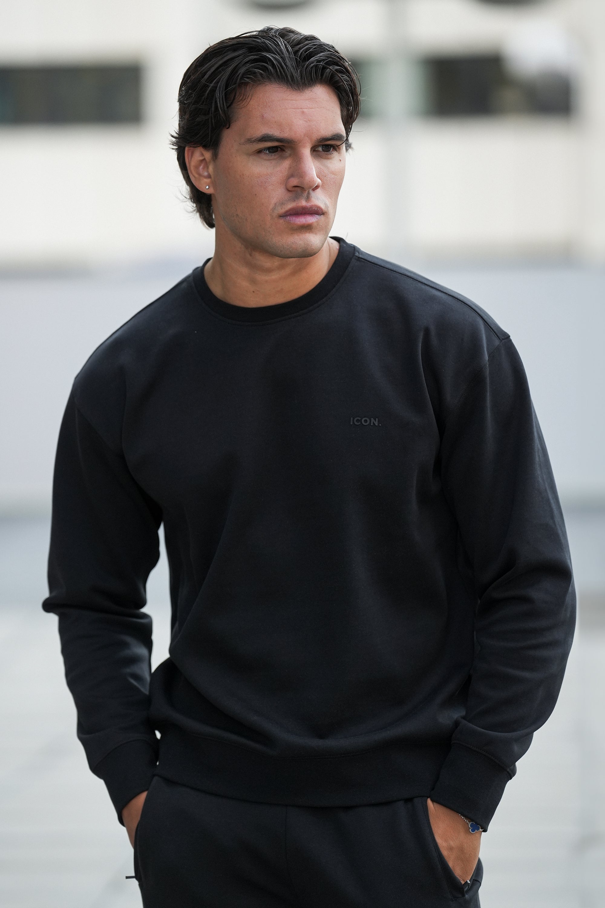 ZARVI RELAXED CREWNECK SWEATER