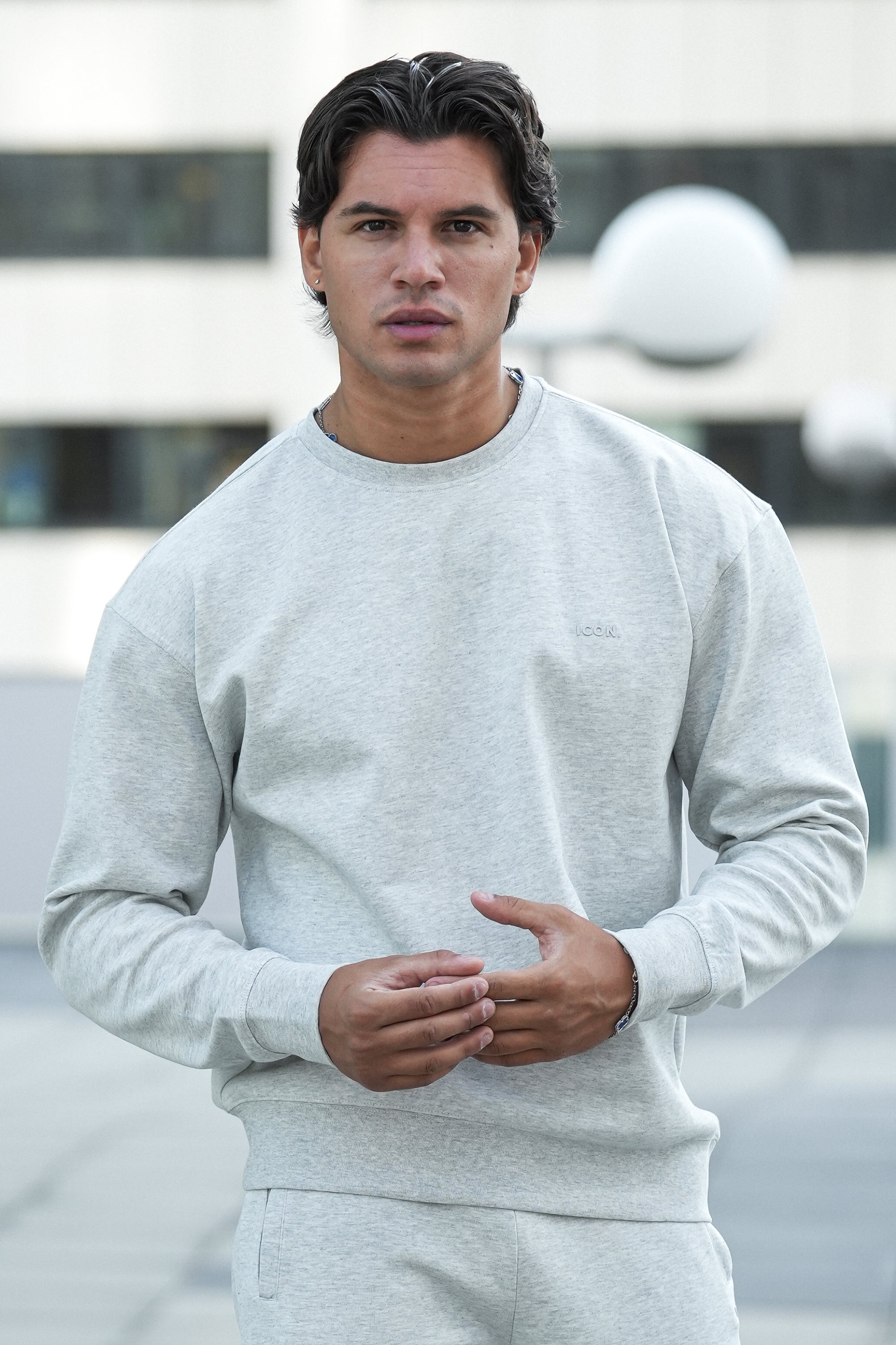 ZARVI RELAXED CREWNECK SWEATER