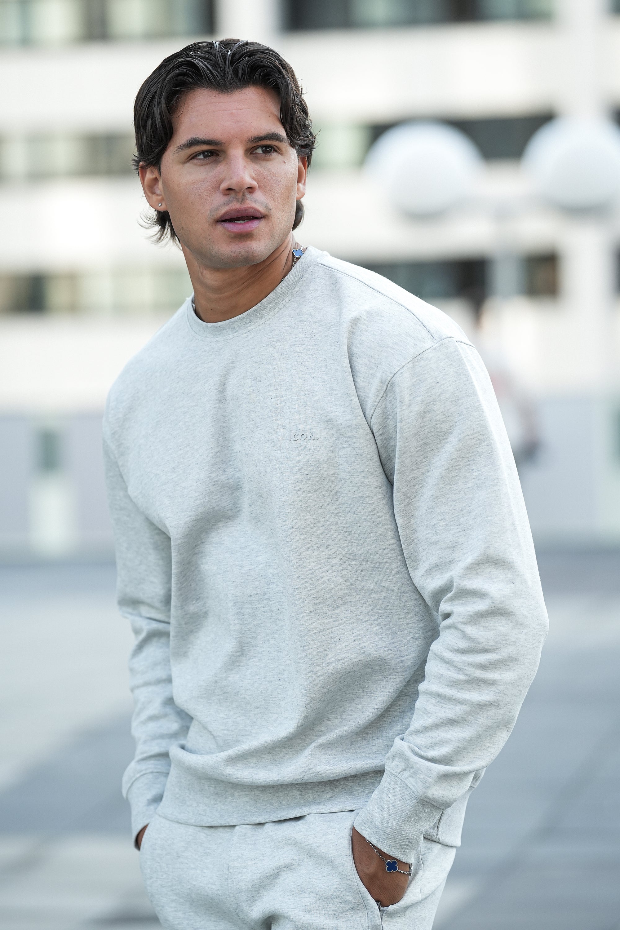 ZARVI RELAXED CREWNECK SWEATER