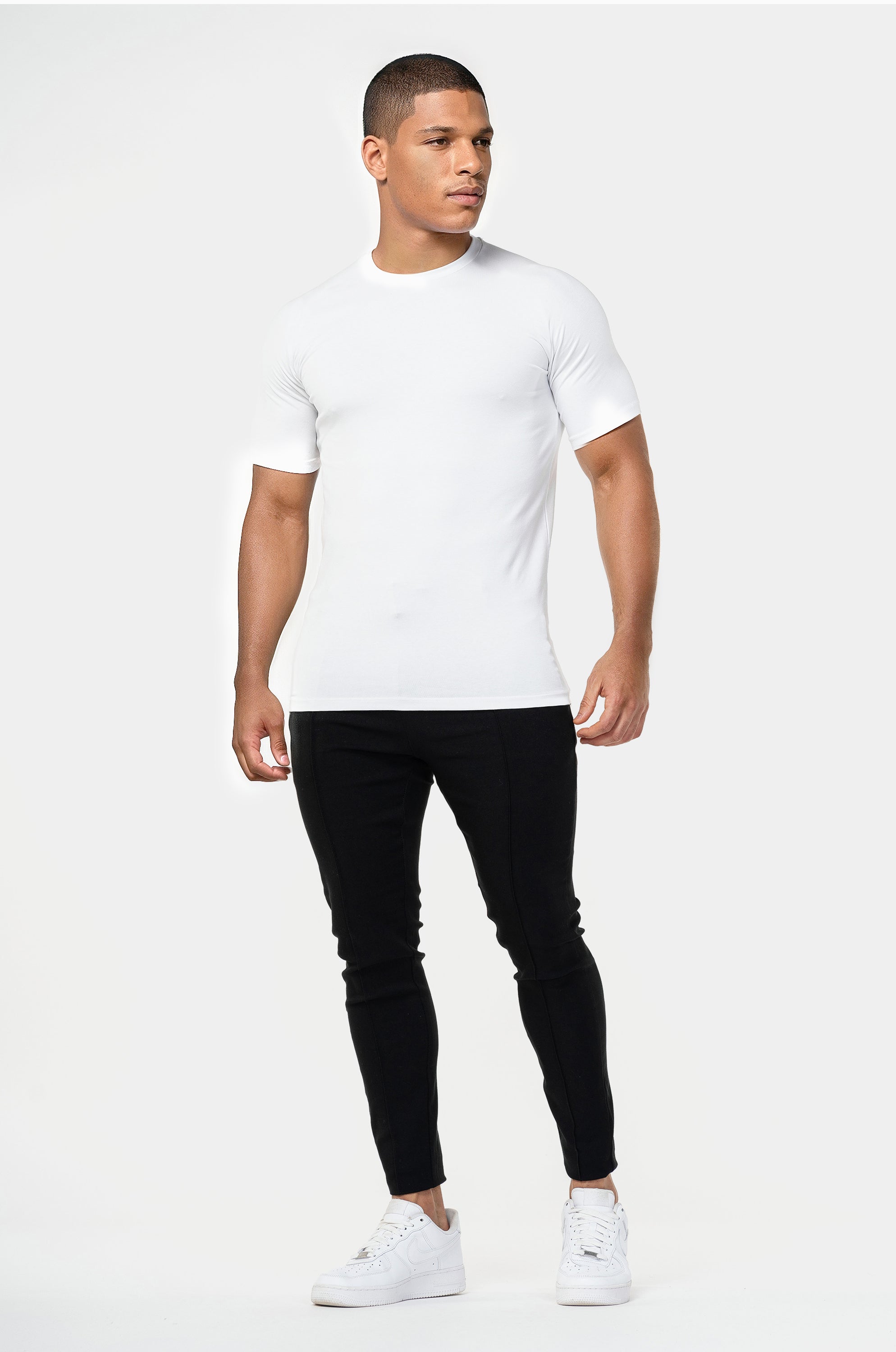 ZARVI ESSENTIAL T-SHIRT