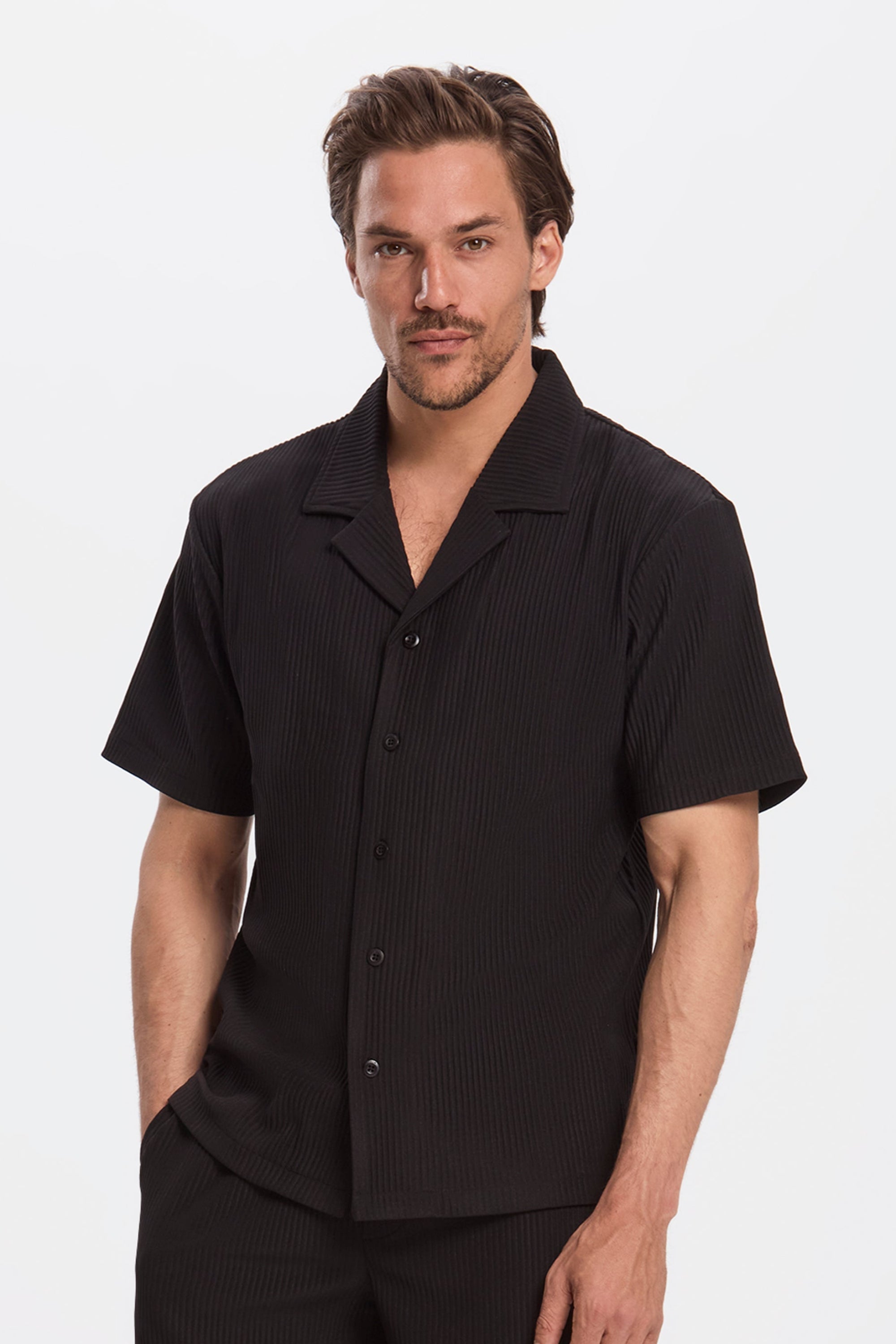 THE PLEATED SS SHIRT