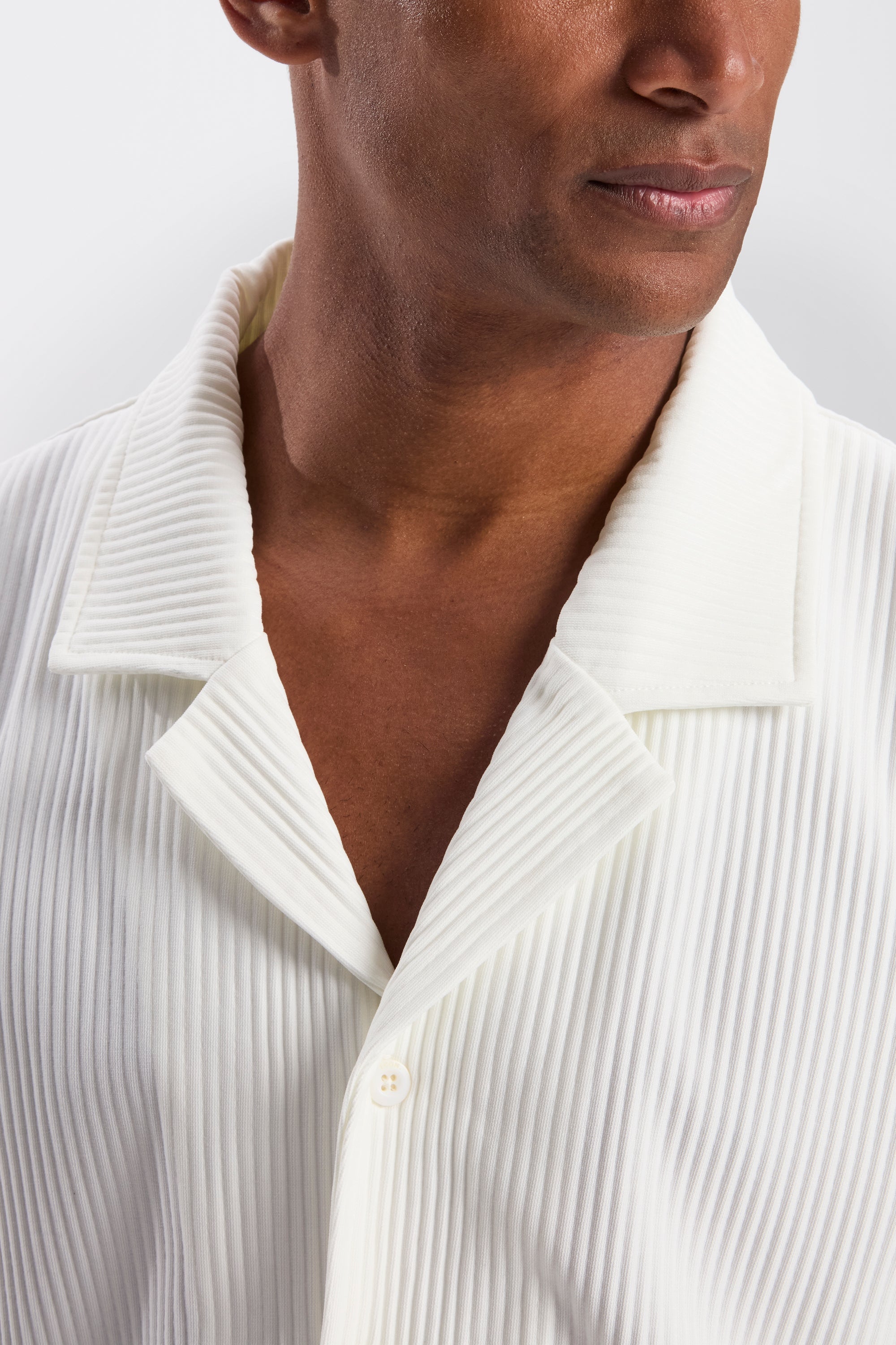 THE PLEATED SS SHIRT