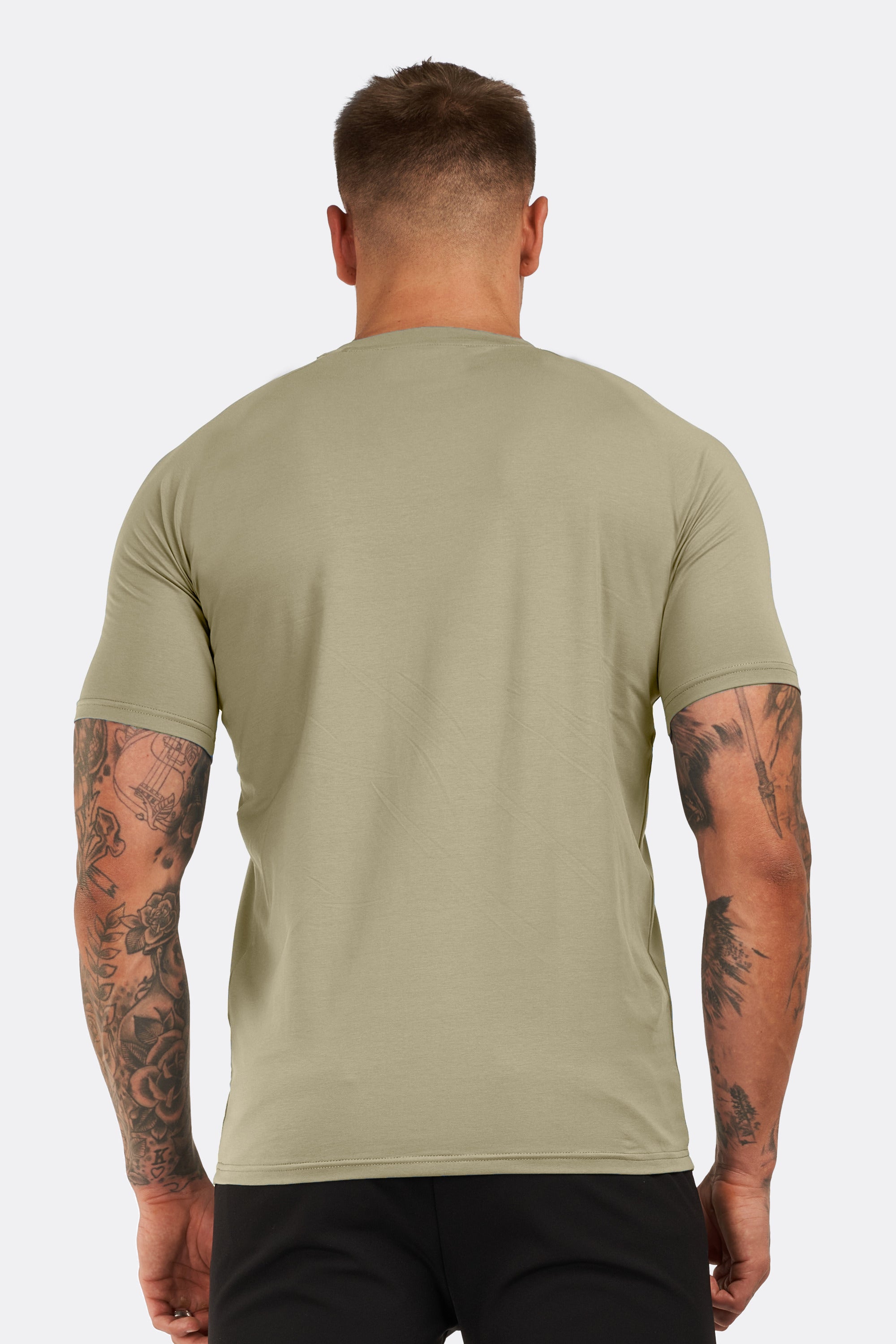 ZARVI ESSENTIAL T-SHIRT