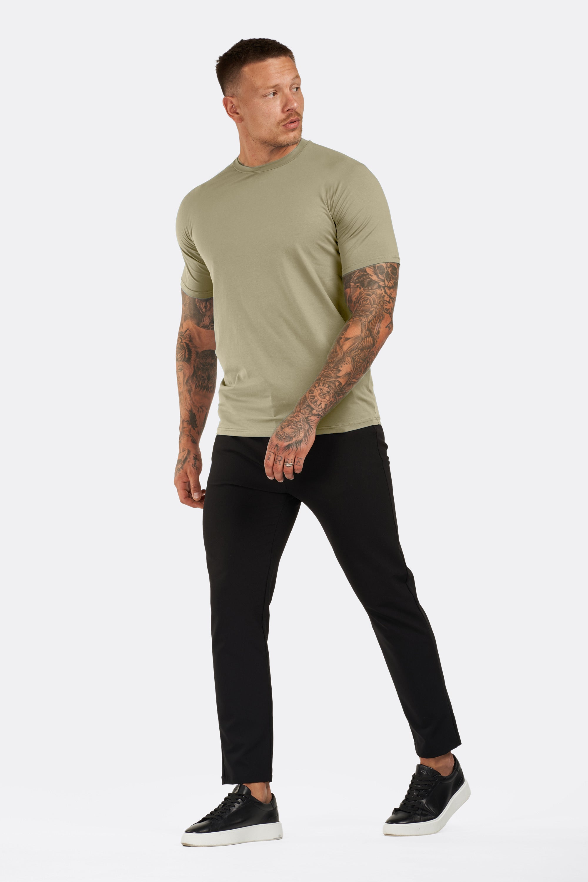 ZARVI ESSENTIAL T-SHIRT