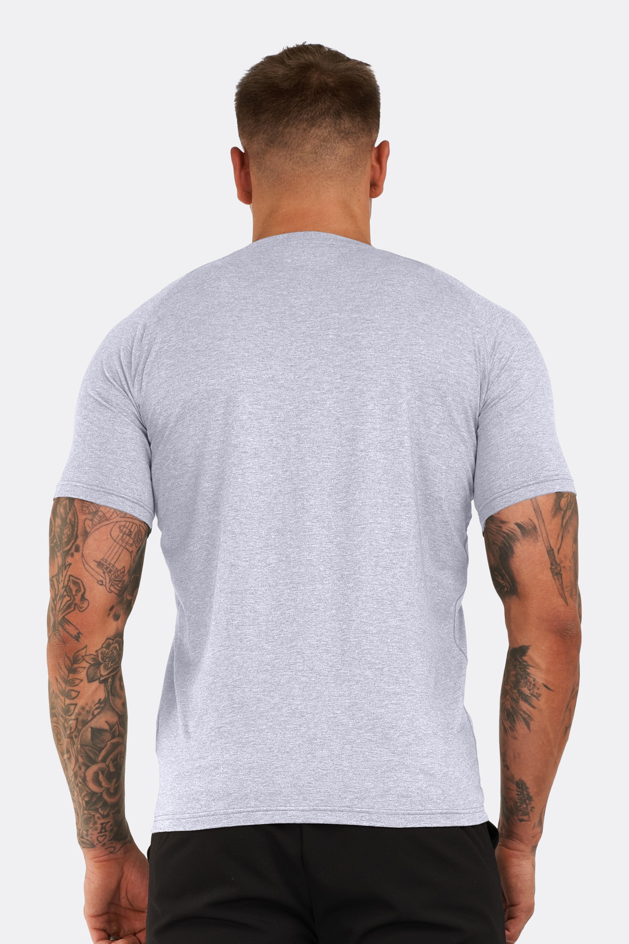 ZARVI ESSENTIAL T-SHIRT