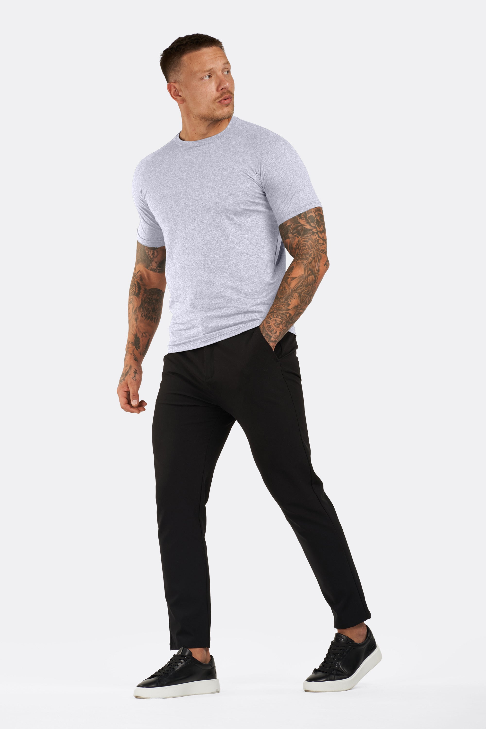 ZARVI ESSENTIAL T-SHIRT