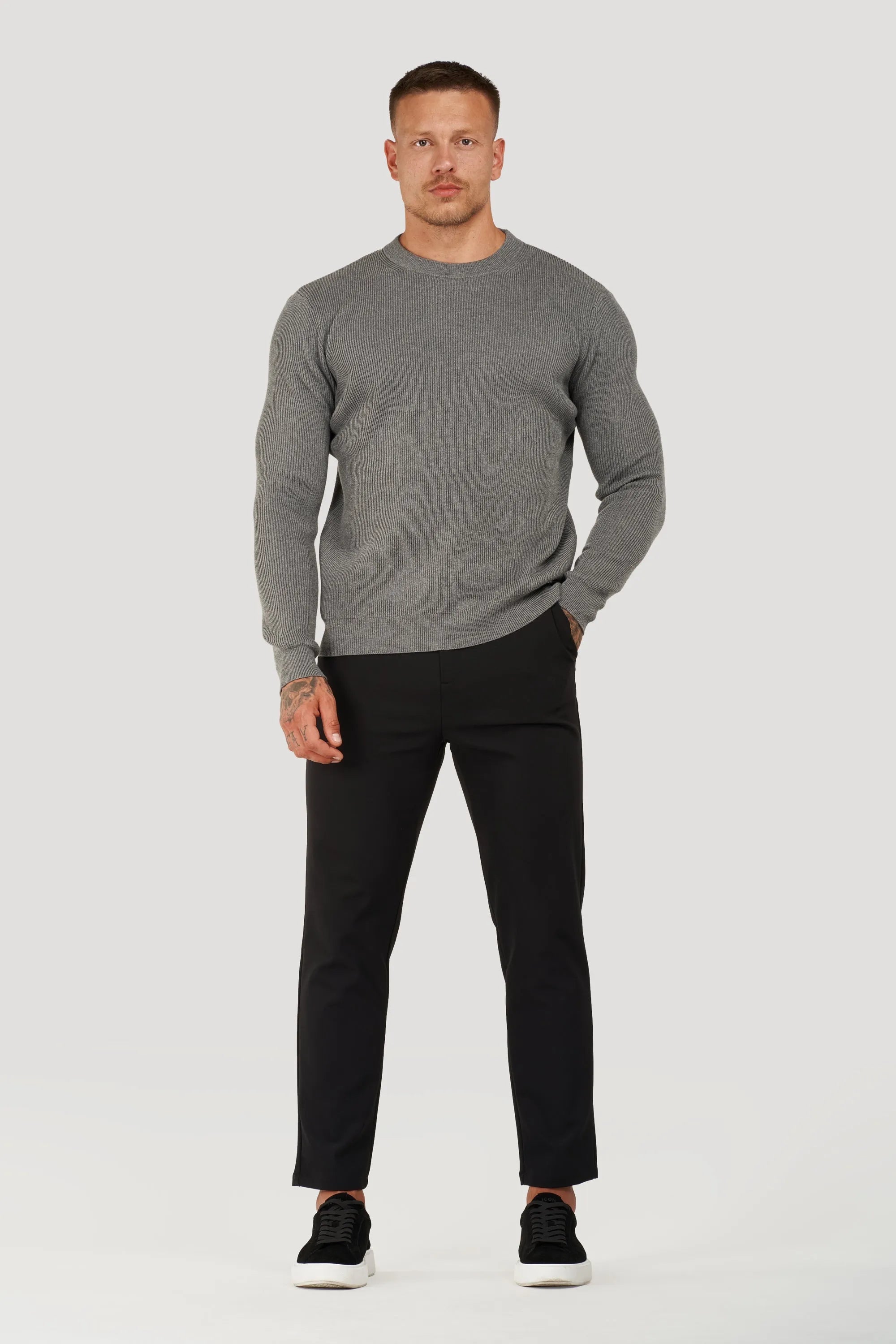ZARVI RENZO CREWNECK SWEATER