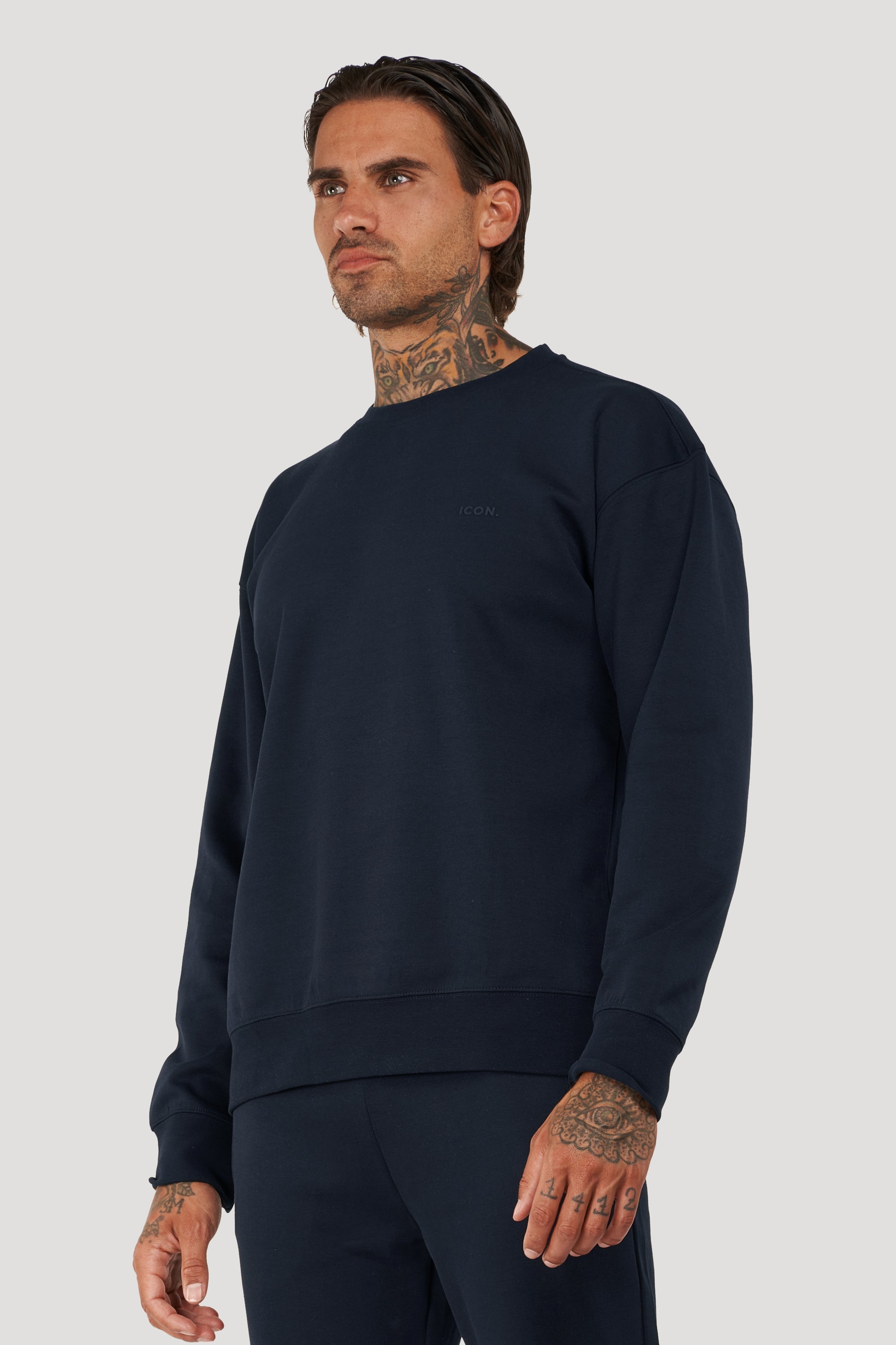 ZARVI RELAXED CREWNECK SWEATER