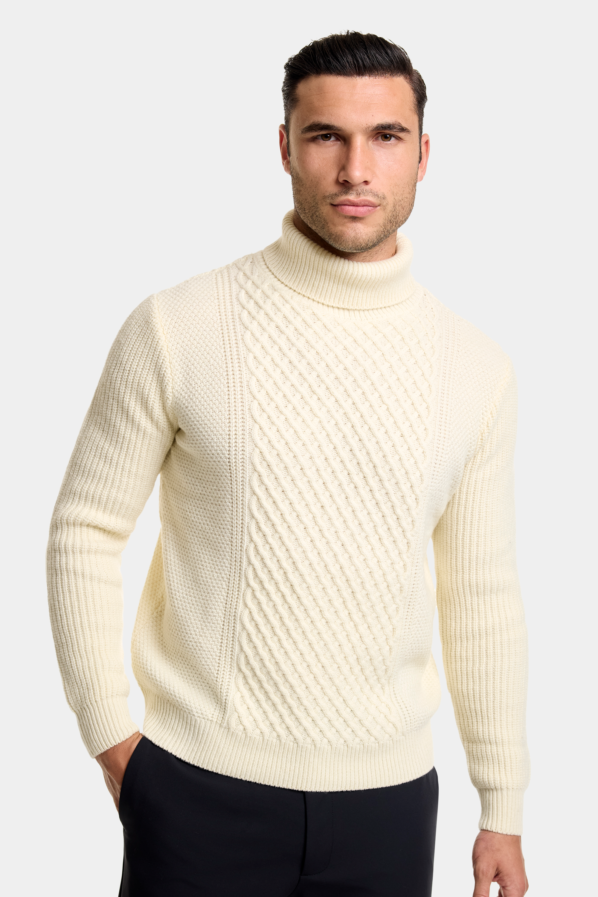 ZARVI NICO CABLE TURTLENECK