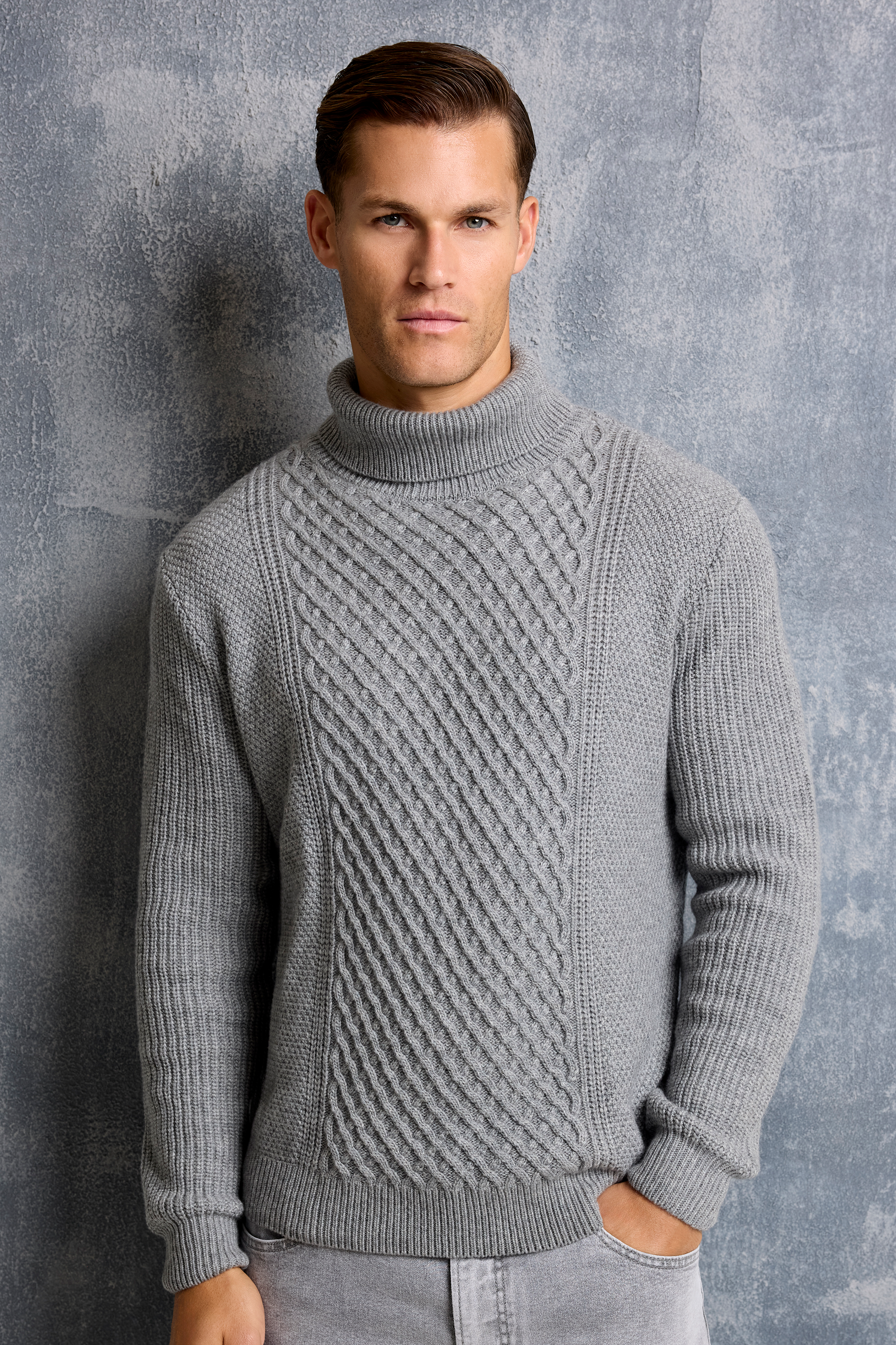 ZARVI NICO CABLE TURTLENECK