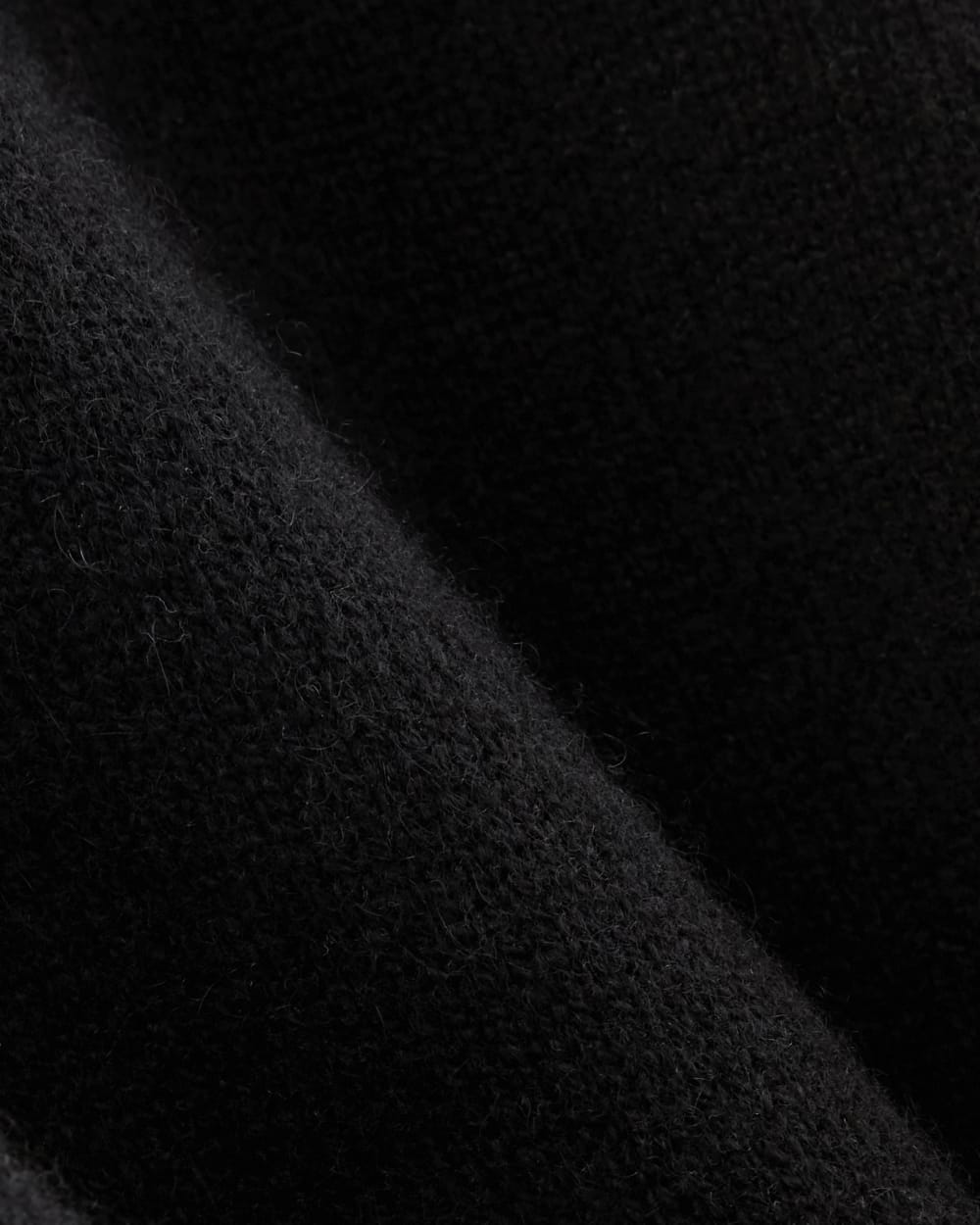 The Boxy Turtleneck in Cashmere | Black