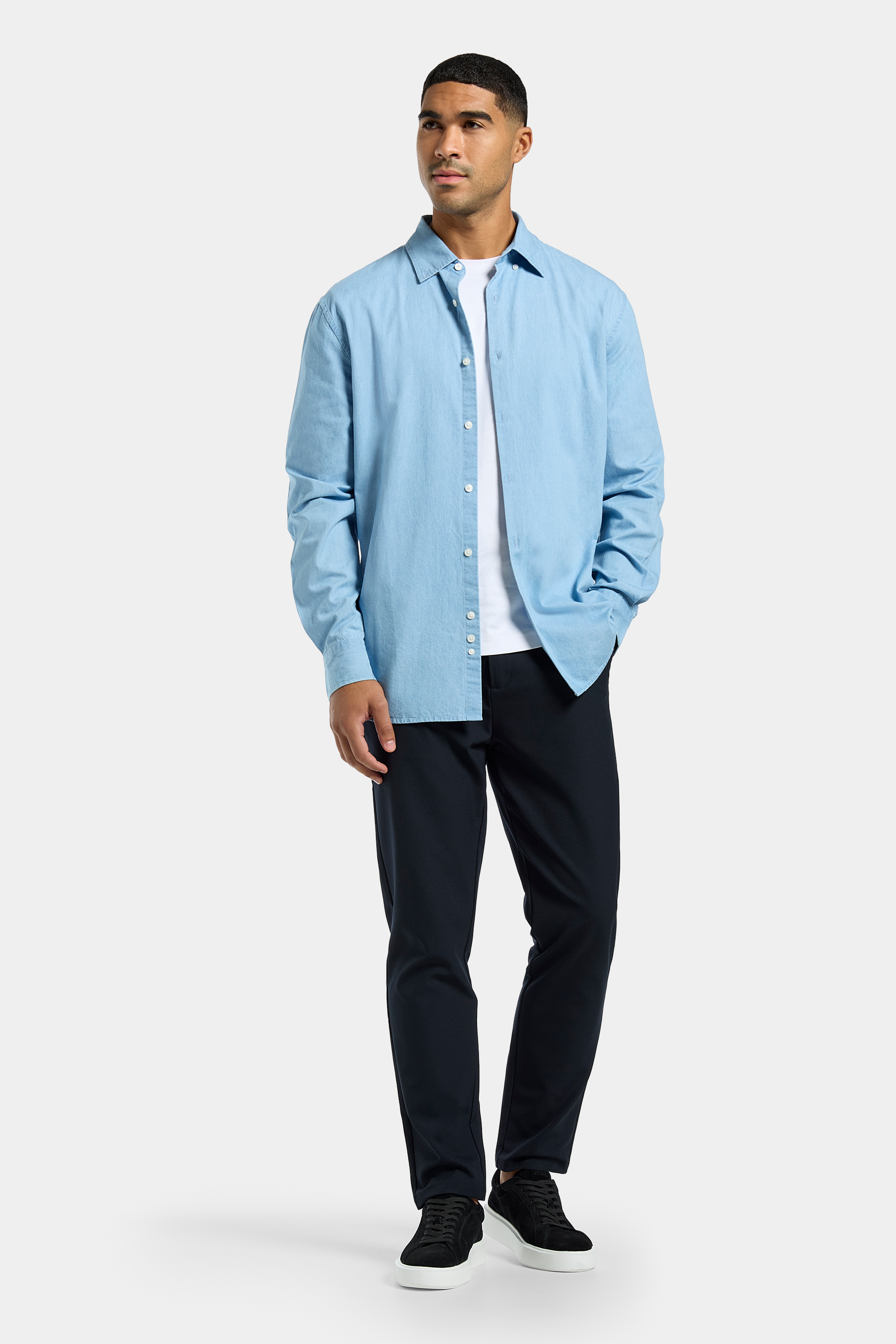 ZARVI CHAMBRAY SHIRT