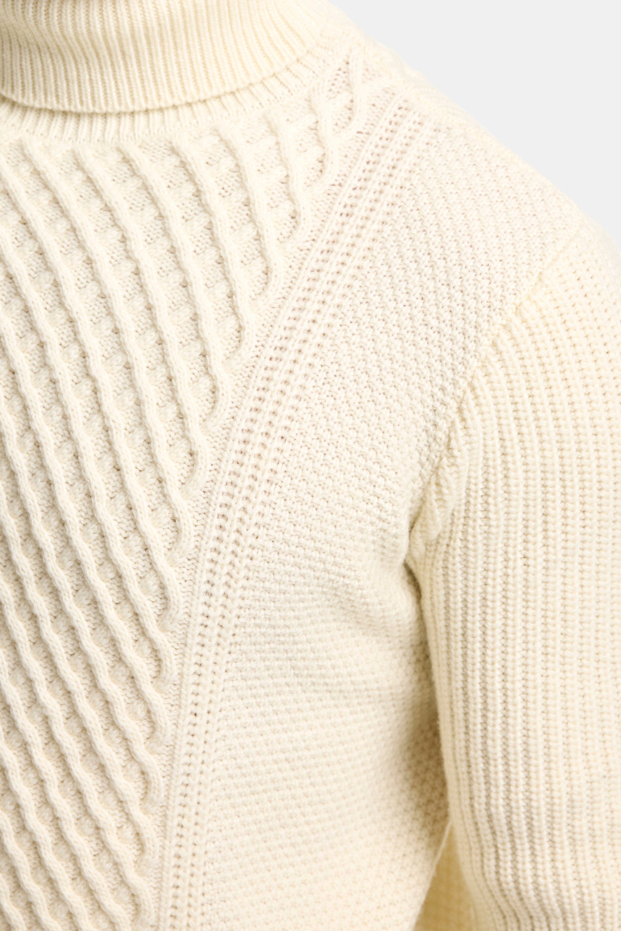 ZARVI NICO CABLE TURTLENECK