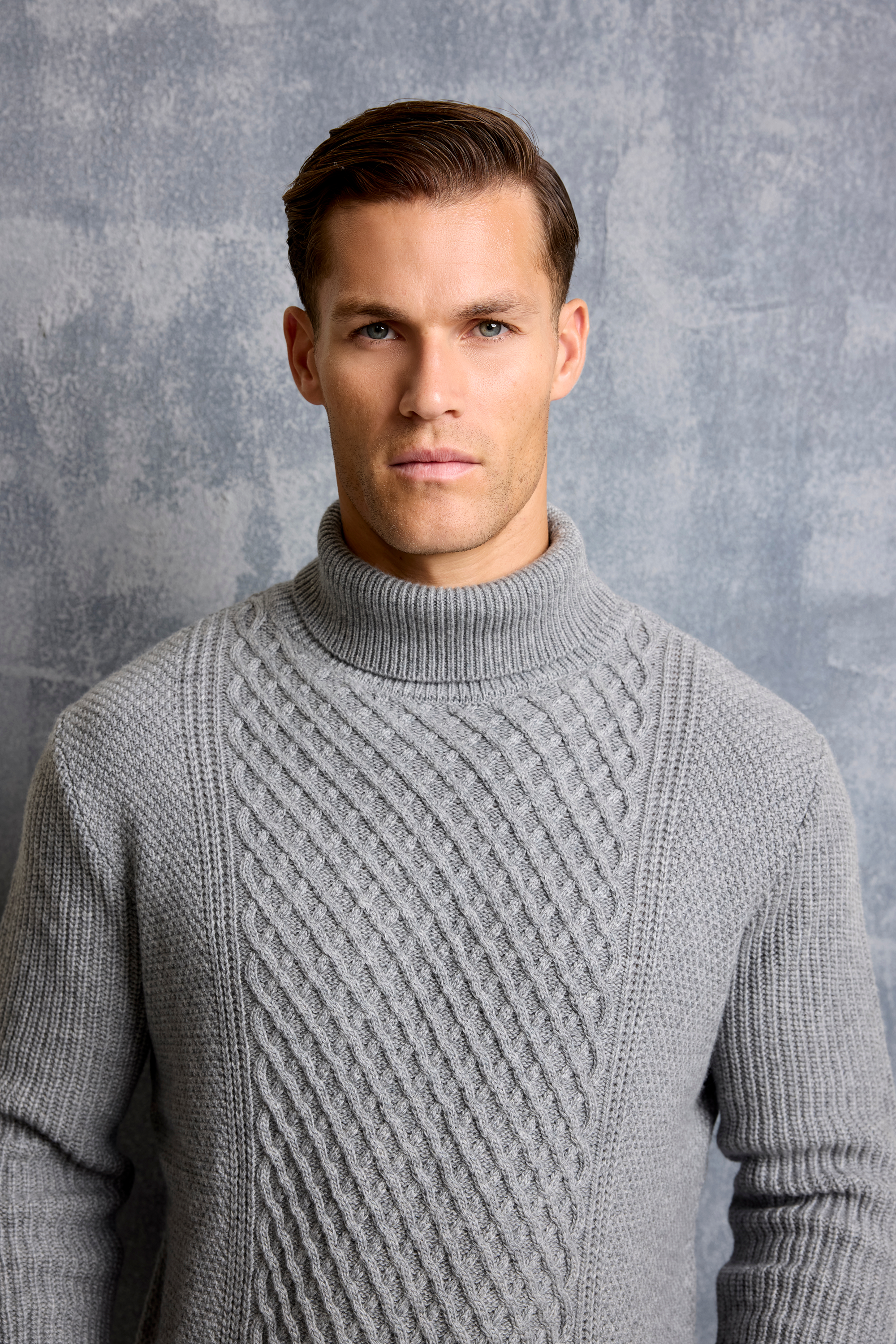 ZARVI NICO CABLE TURTLENECK