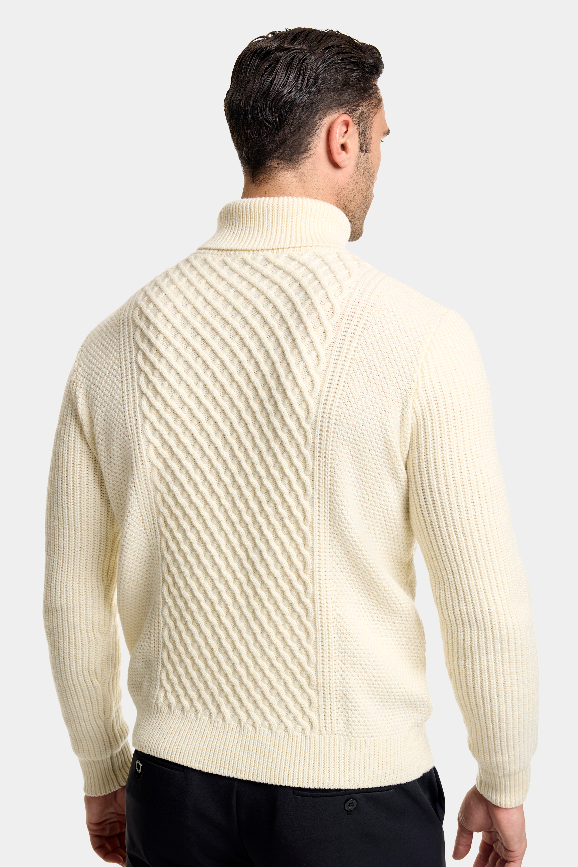 ZARVI NICO CABLE TURTLENECK