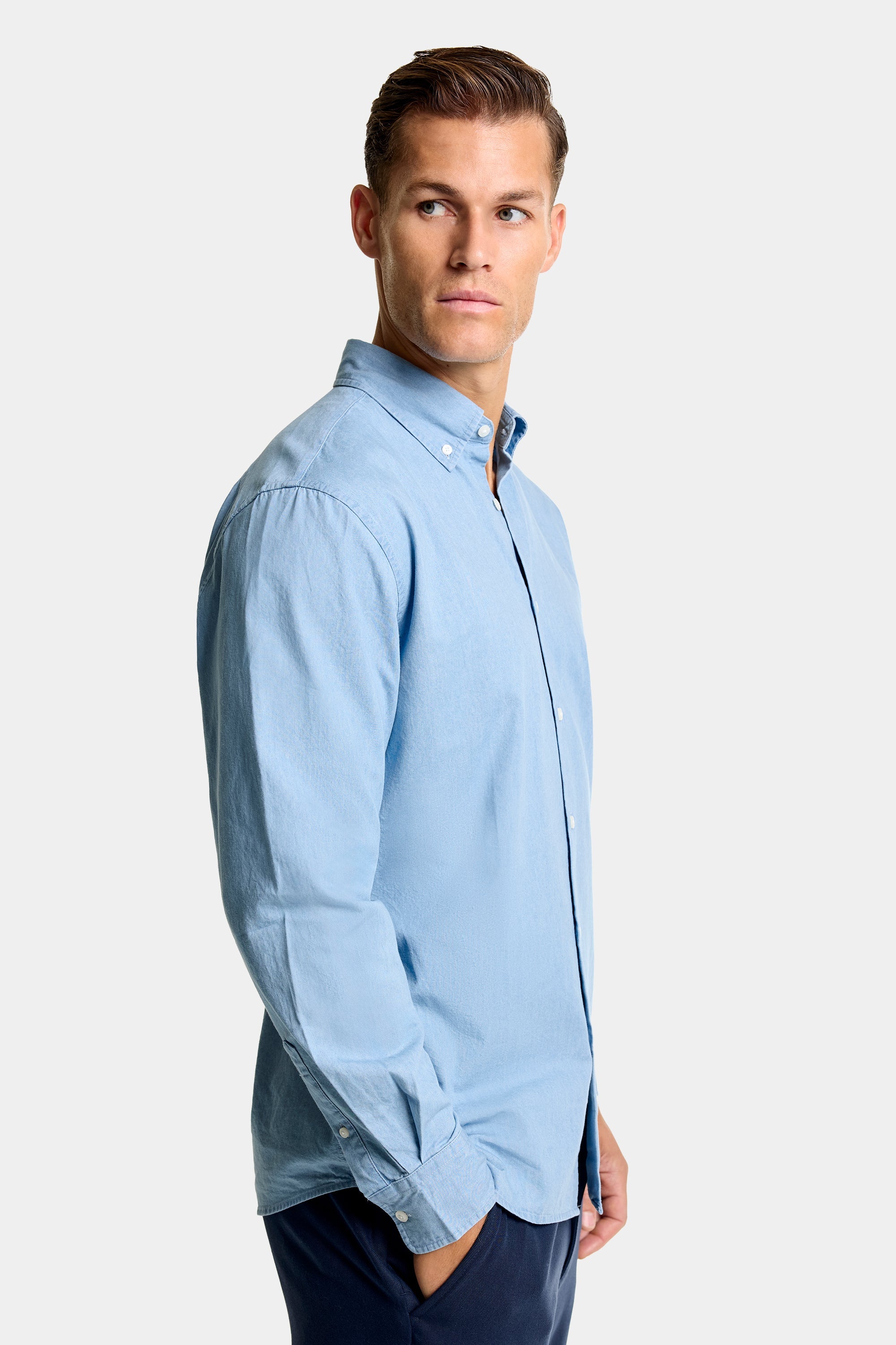 THE CARLO CHAMBRAY SHIRT