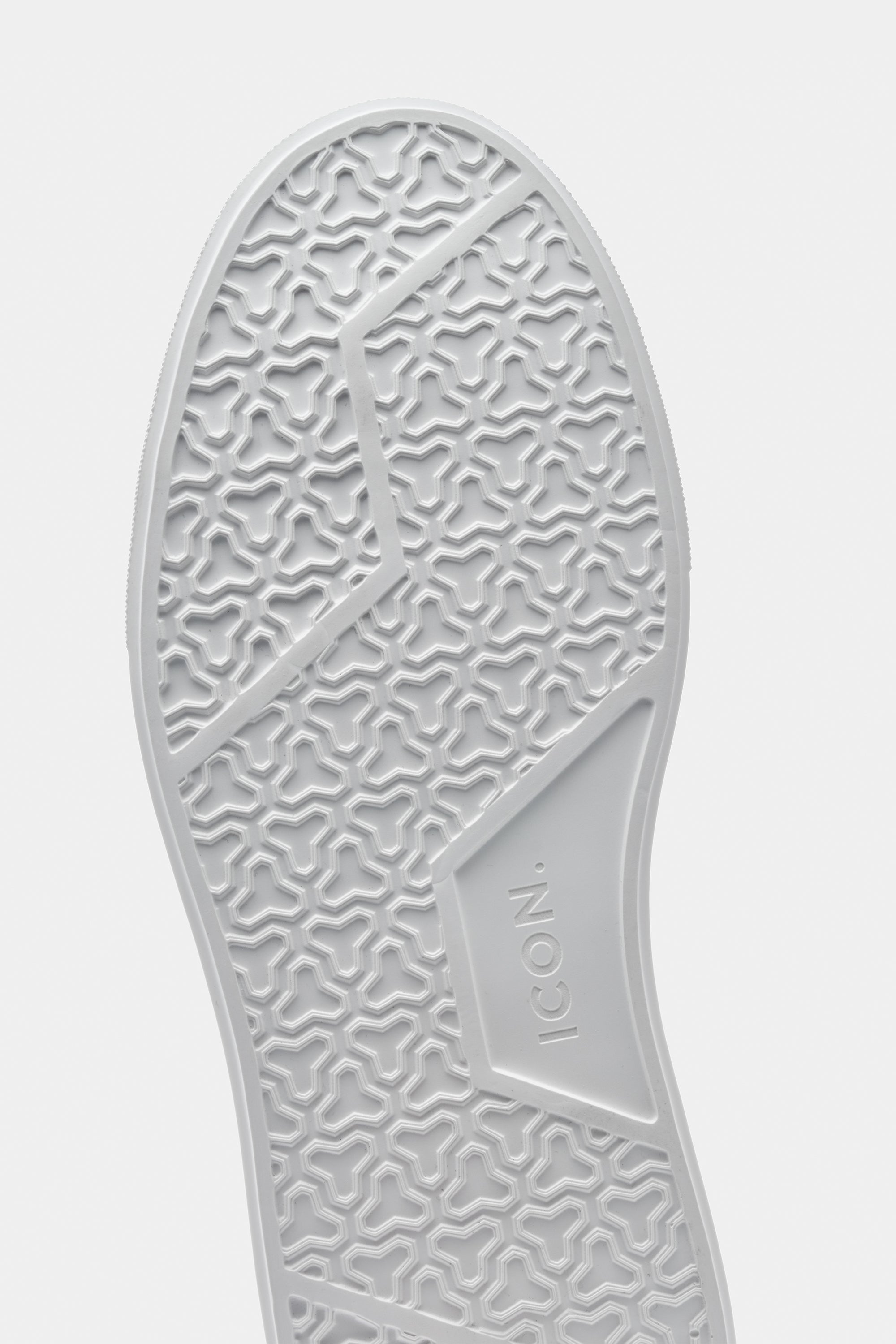 THE CLASSIC LEATHER TRAINER