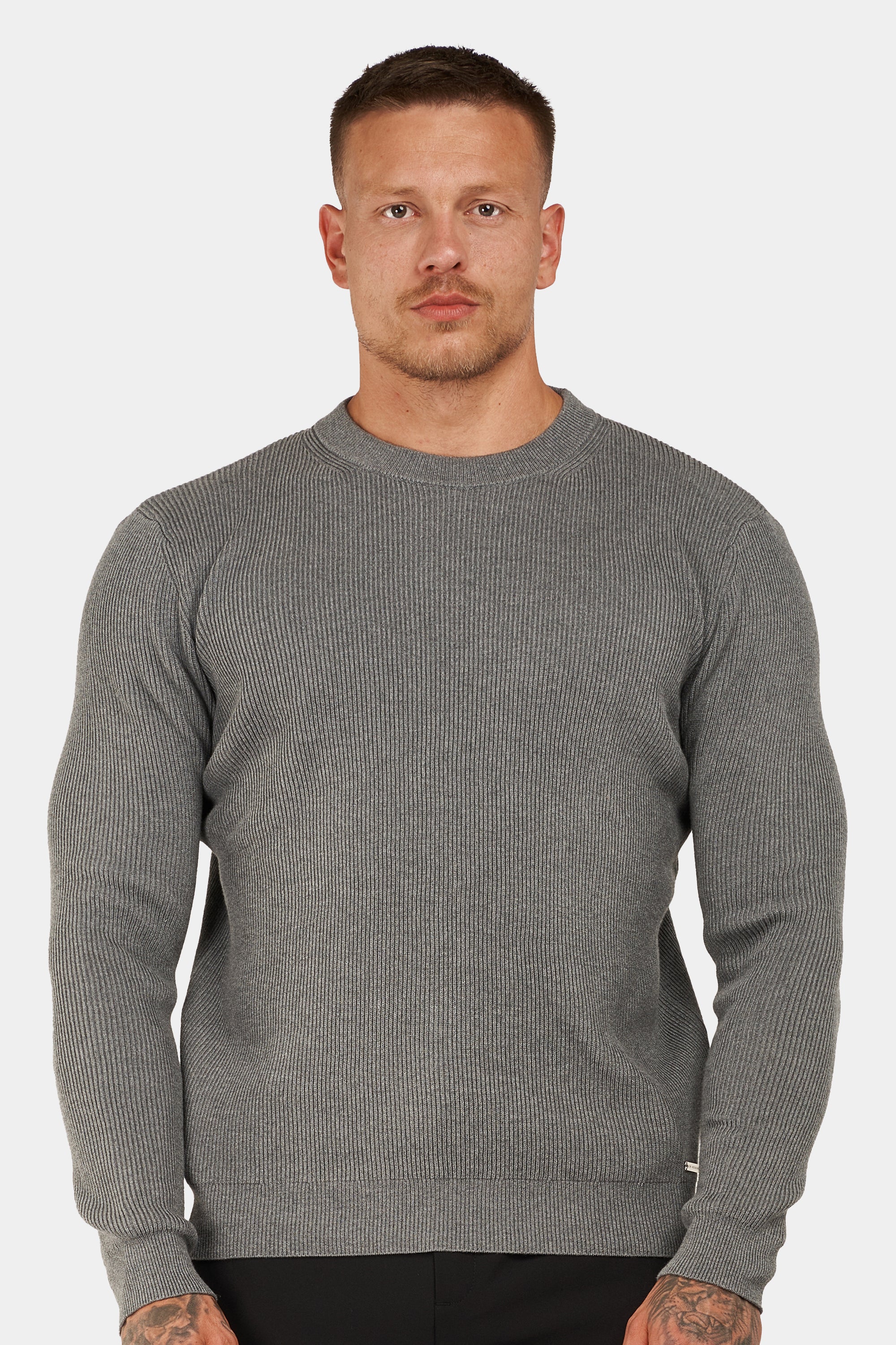 ZARVI RENZO CREWNECK SWEATER