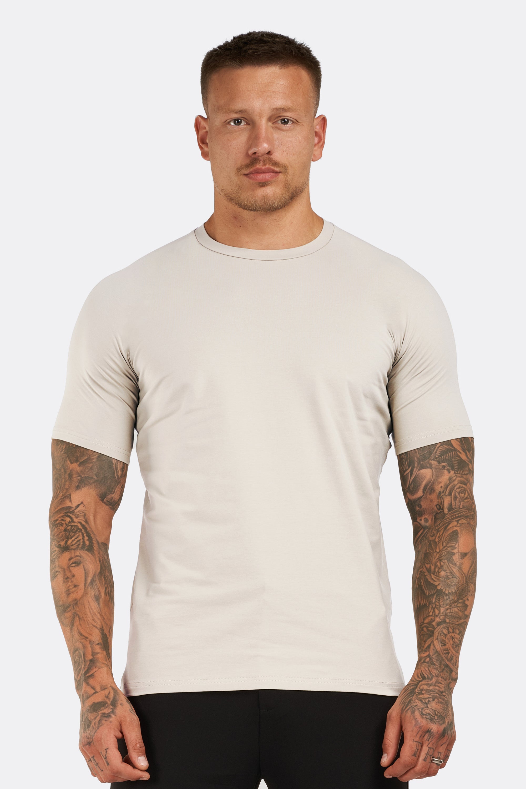 ZARVI ESSENTIAL T-SHIRT