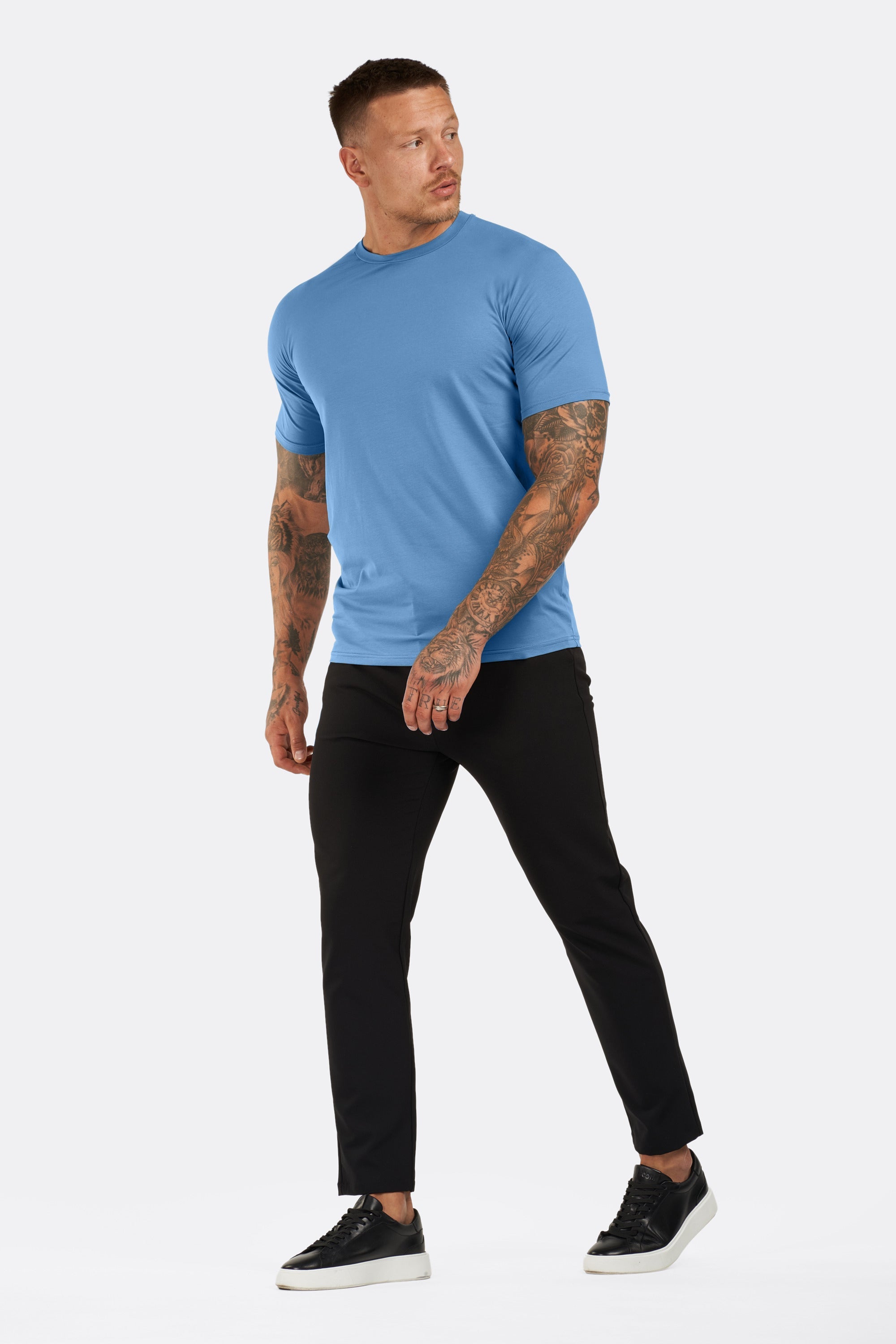 ZARVI ESSENTIAL T-SHIRT