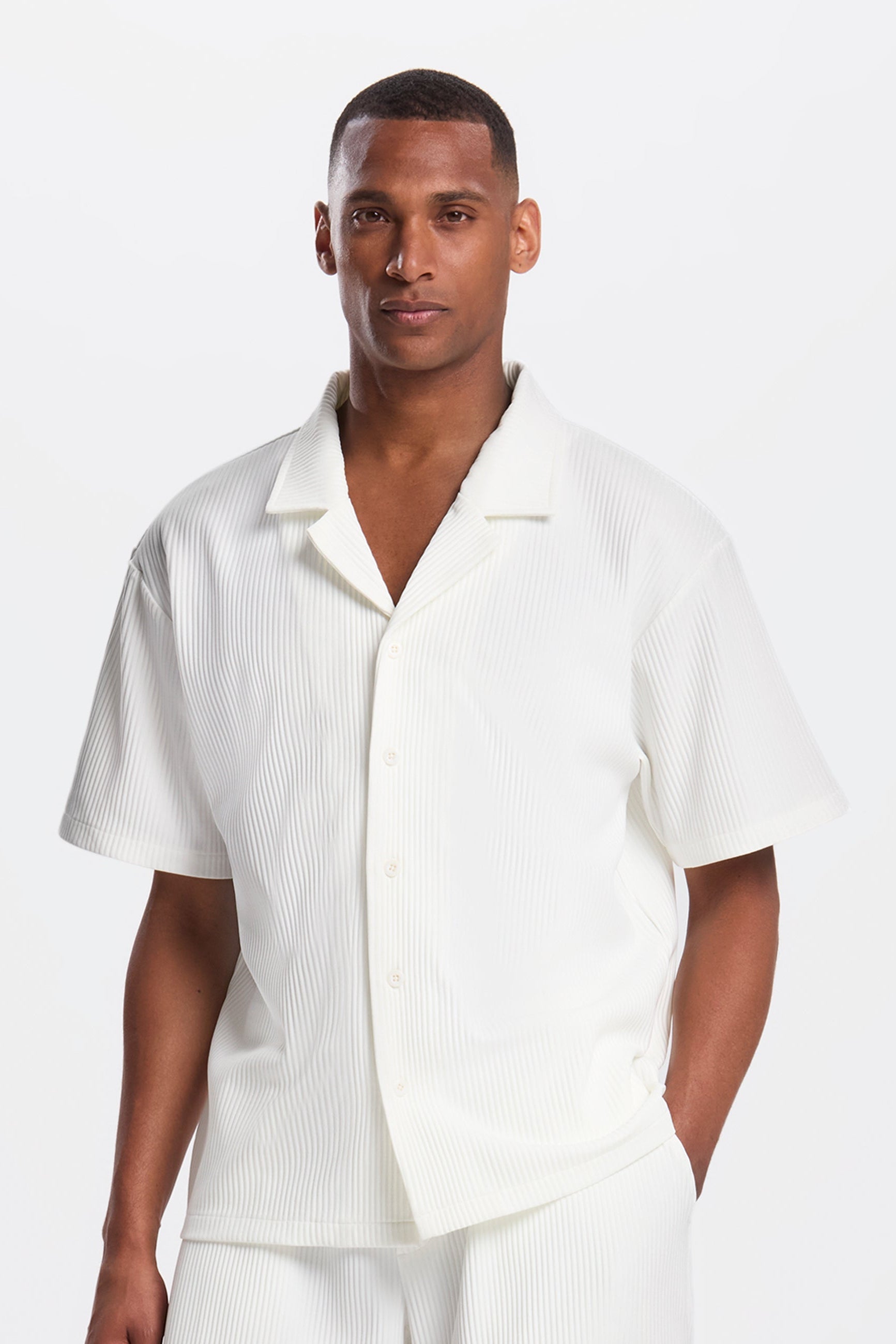 THE PLEATED SS SHIRT
