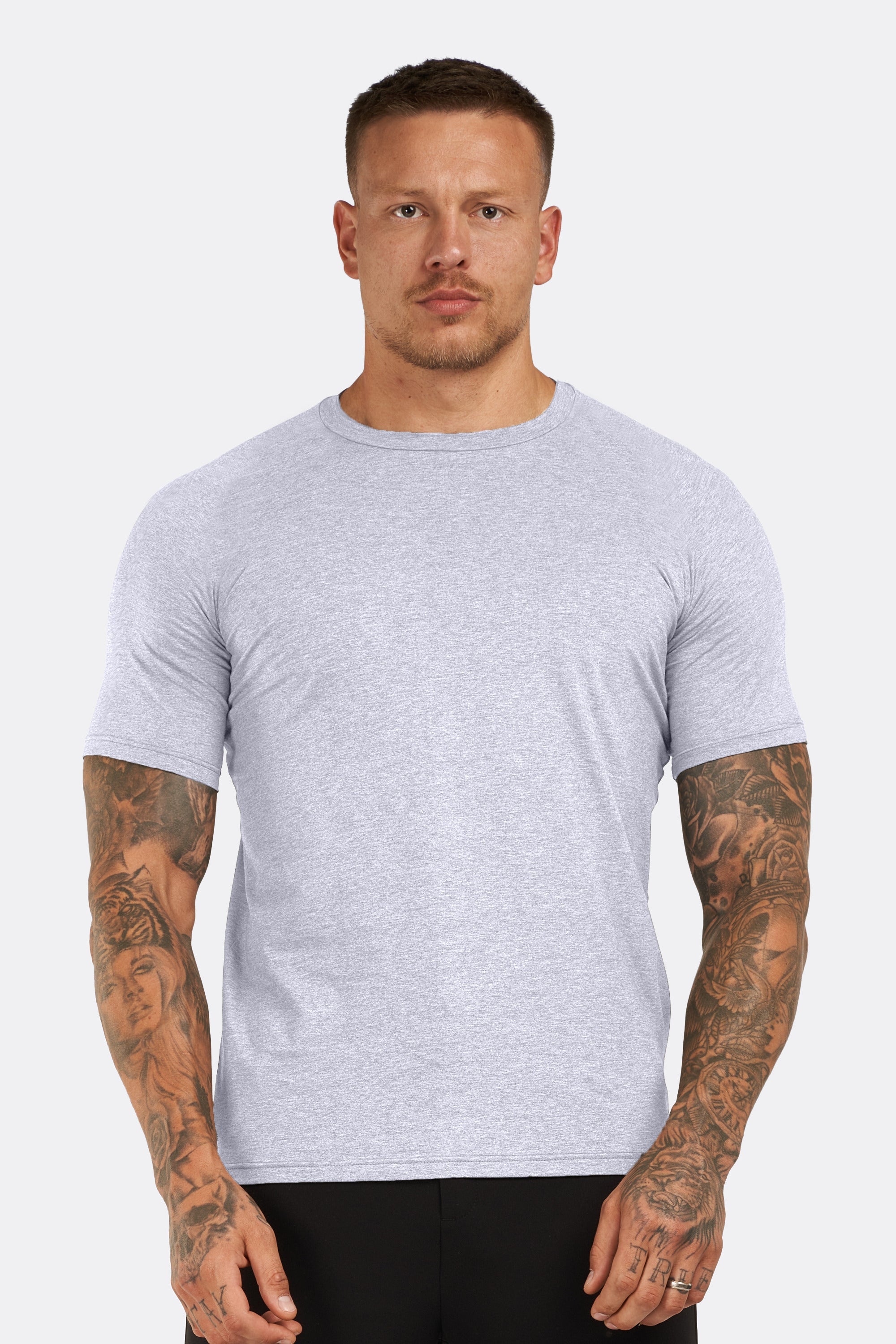 ZARVI ESSENTIAL T-SHIRT