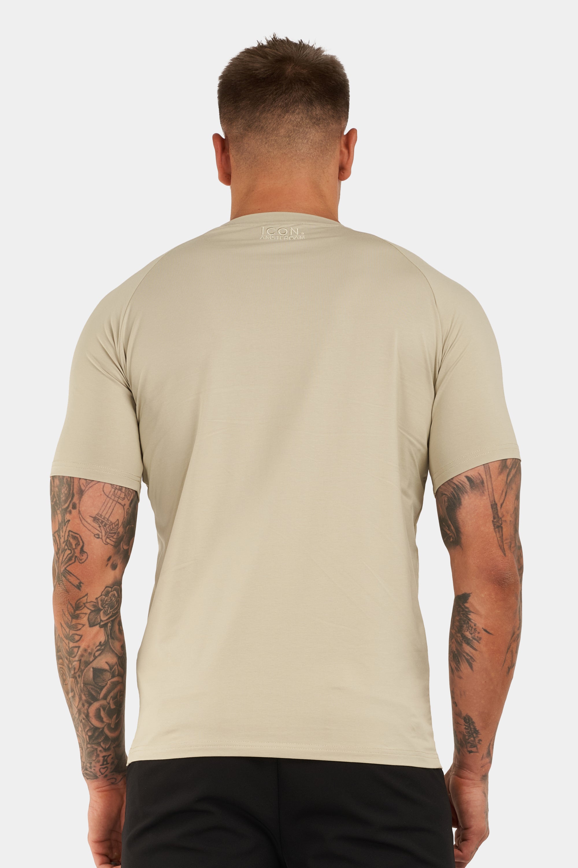 THE MUSCLE BASIC T-SHIRT