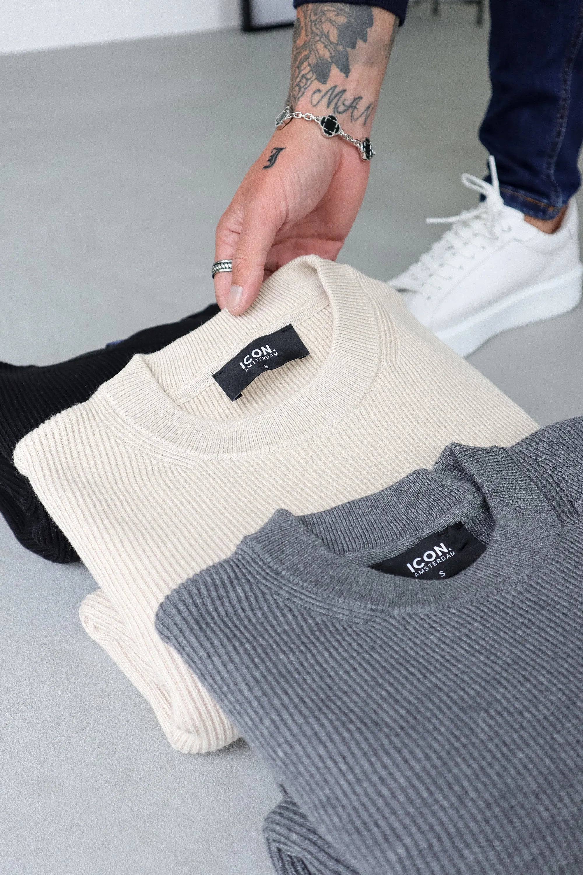 ZARVI RENZO CREWNECK SWEATER