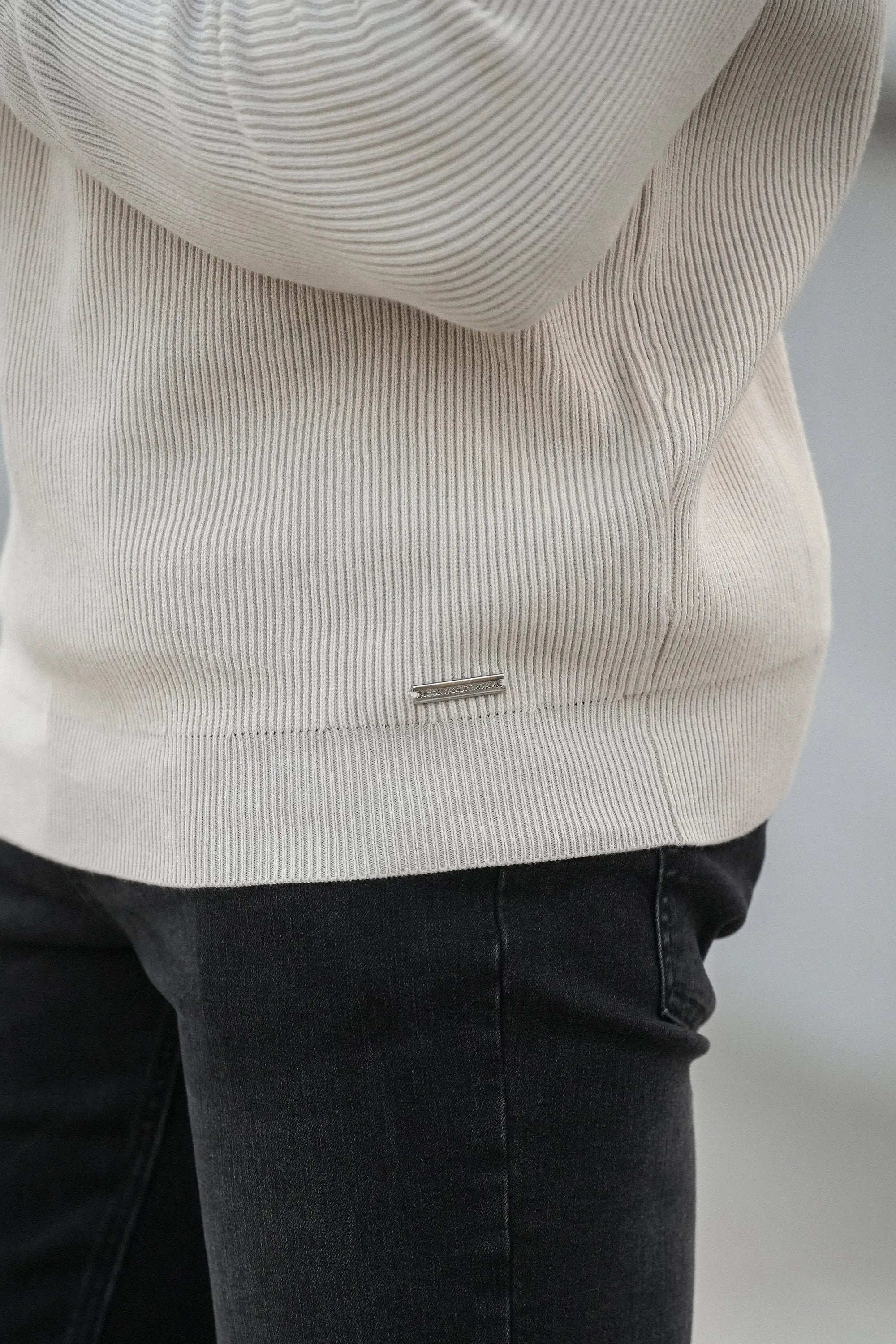 ZARVI RENZO CREWNECK SWEATER