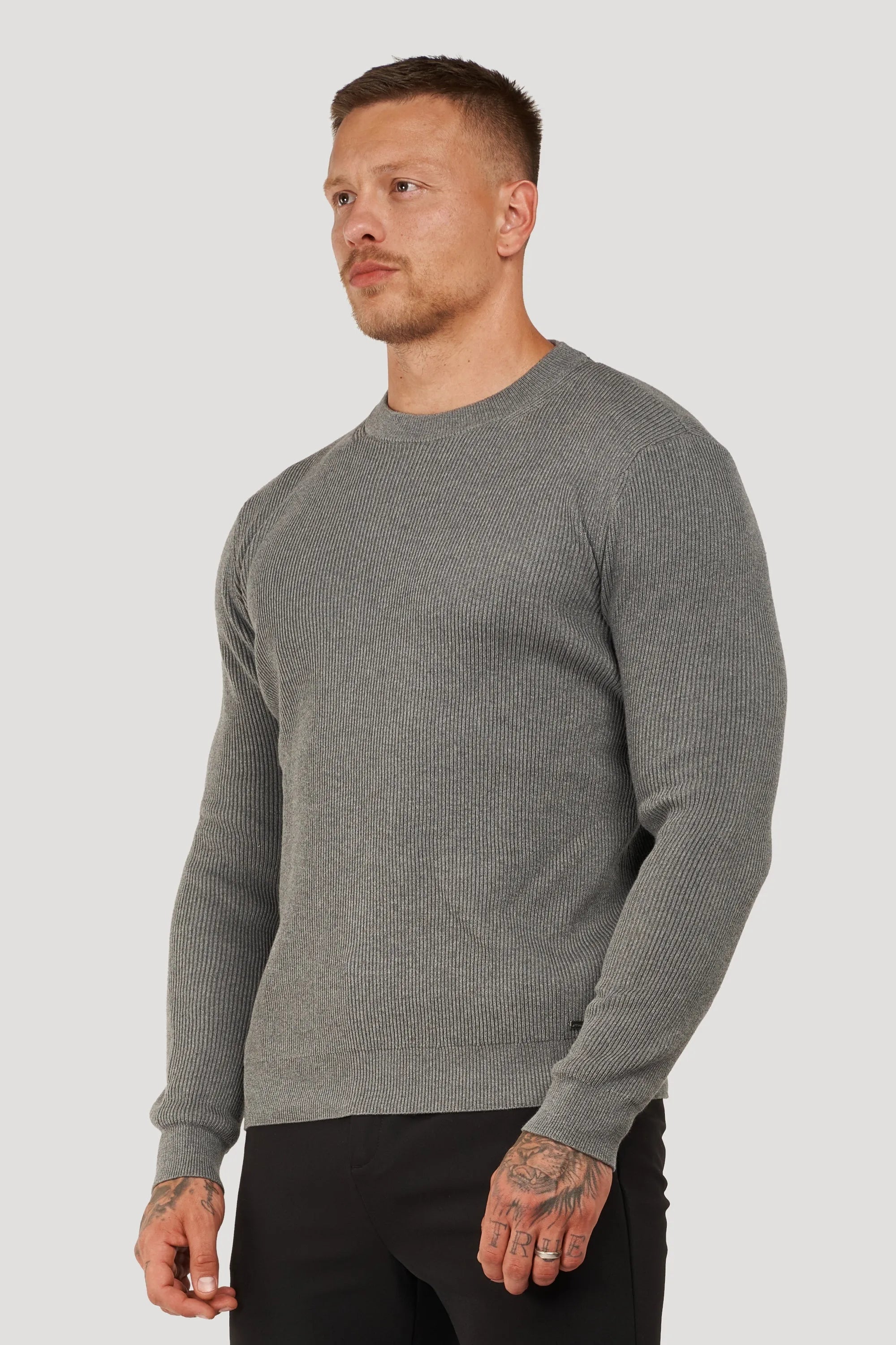 ZARVI RENZO CREWNECK SWEATER