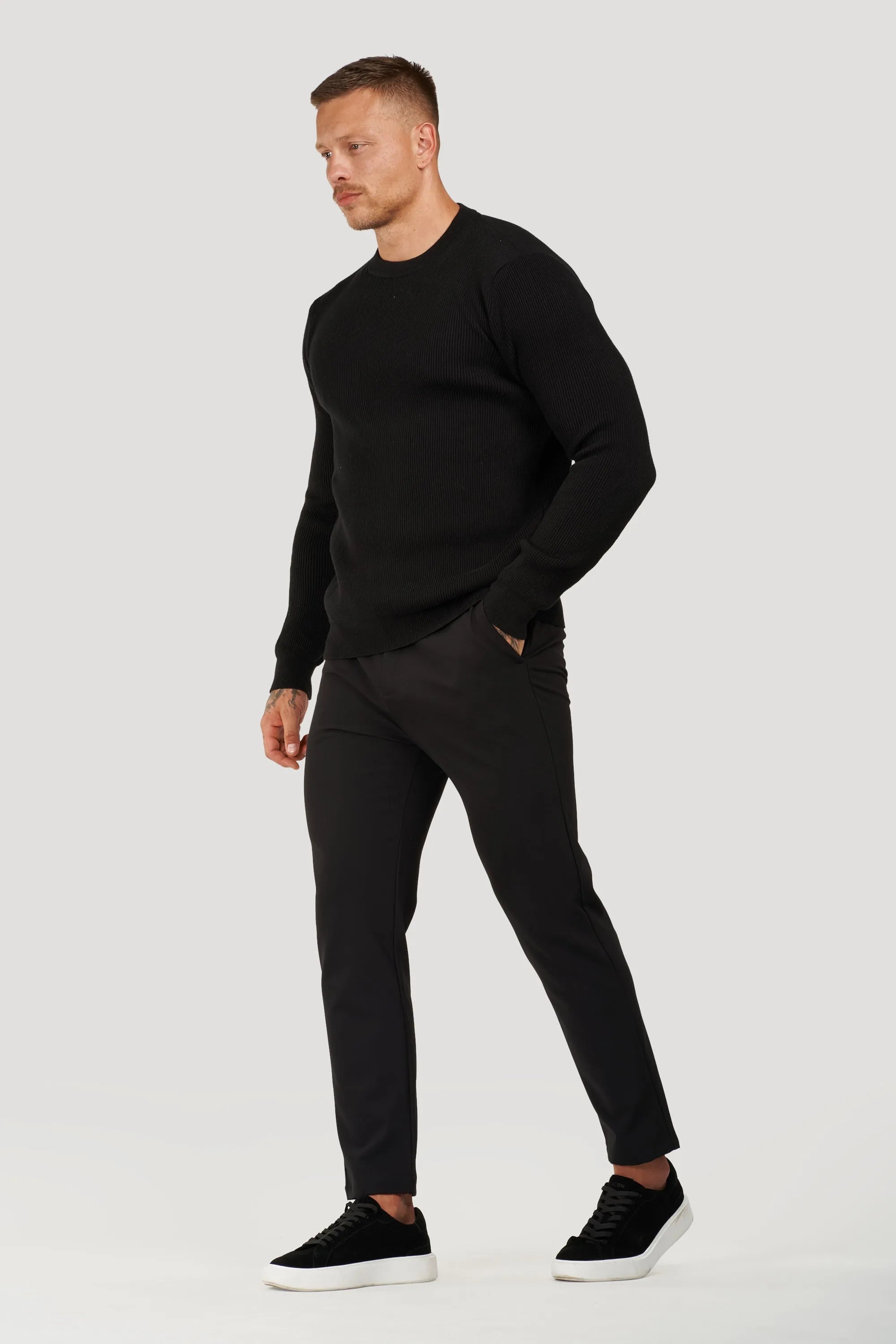 ZARVI RENZO CREWNECK SWEATER
