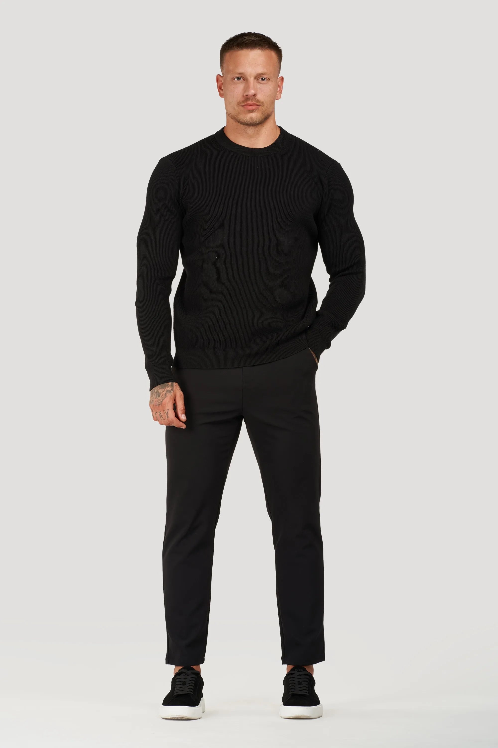 ZARVI RENZO CREWNECK SWEATER