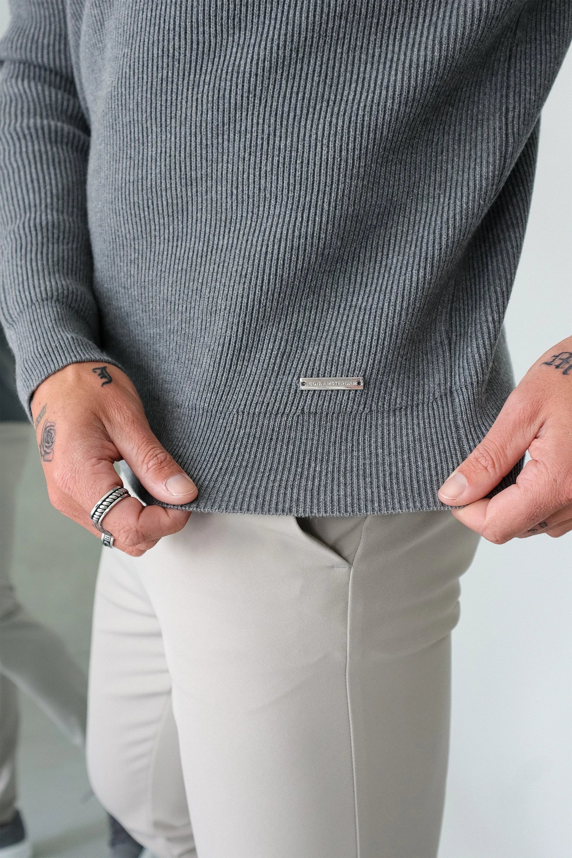 ZARVI RENZO CREWNECK SWEATER