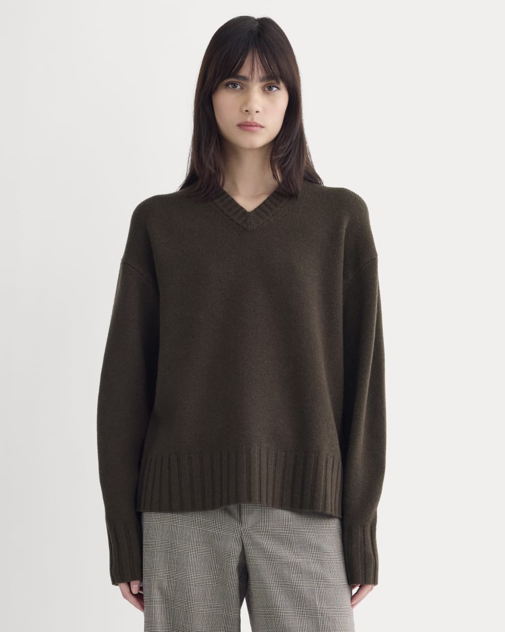 V-Neck Sweater in Extrafine Luxe Merino | Coffee Bean